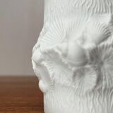 German mid-century white porcelain box with lid and shell motif by Kaiser, 1960s.