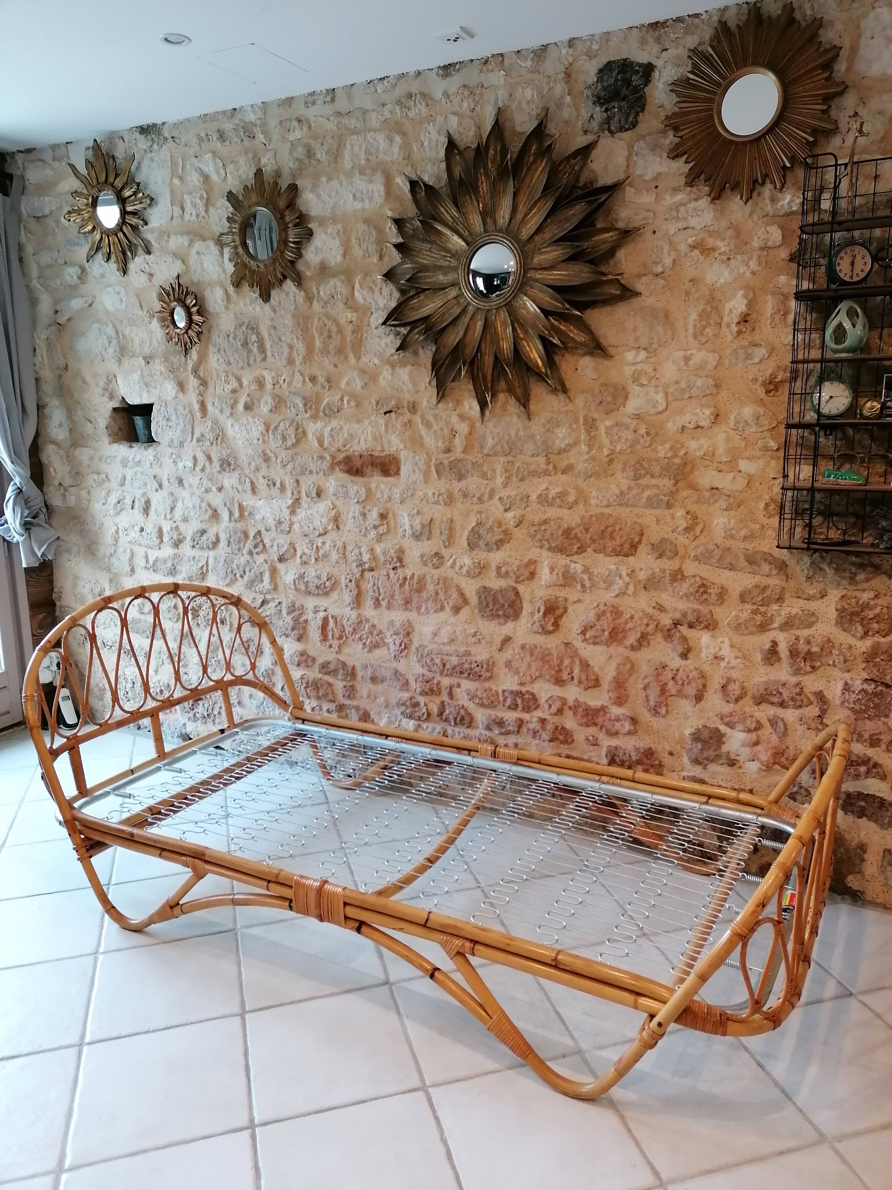 Rattan shell bed