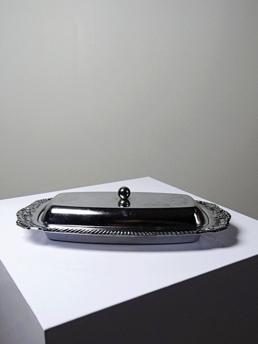 Beurrier en métal argenté/inox vintage années 1960-1980 style rococo