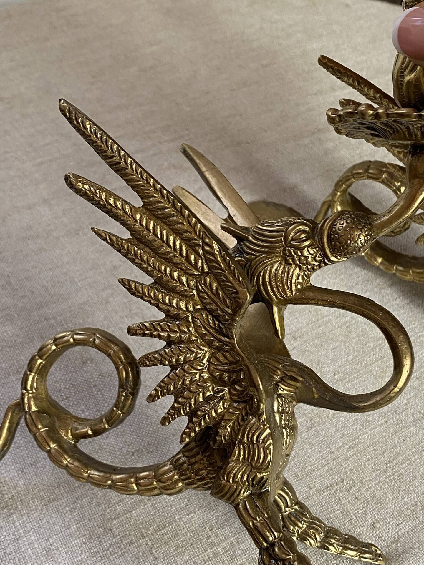 Paire de bougeoirs chimères en bronze