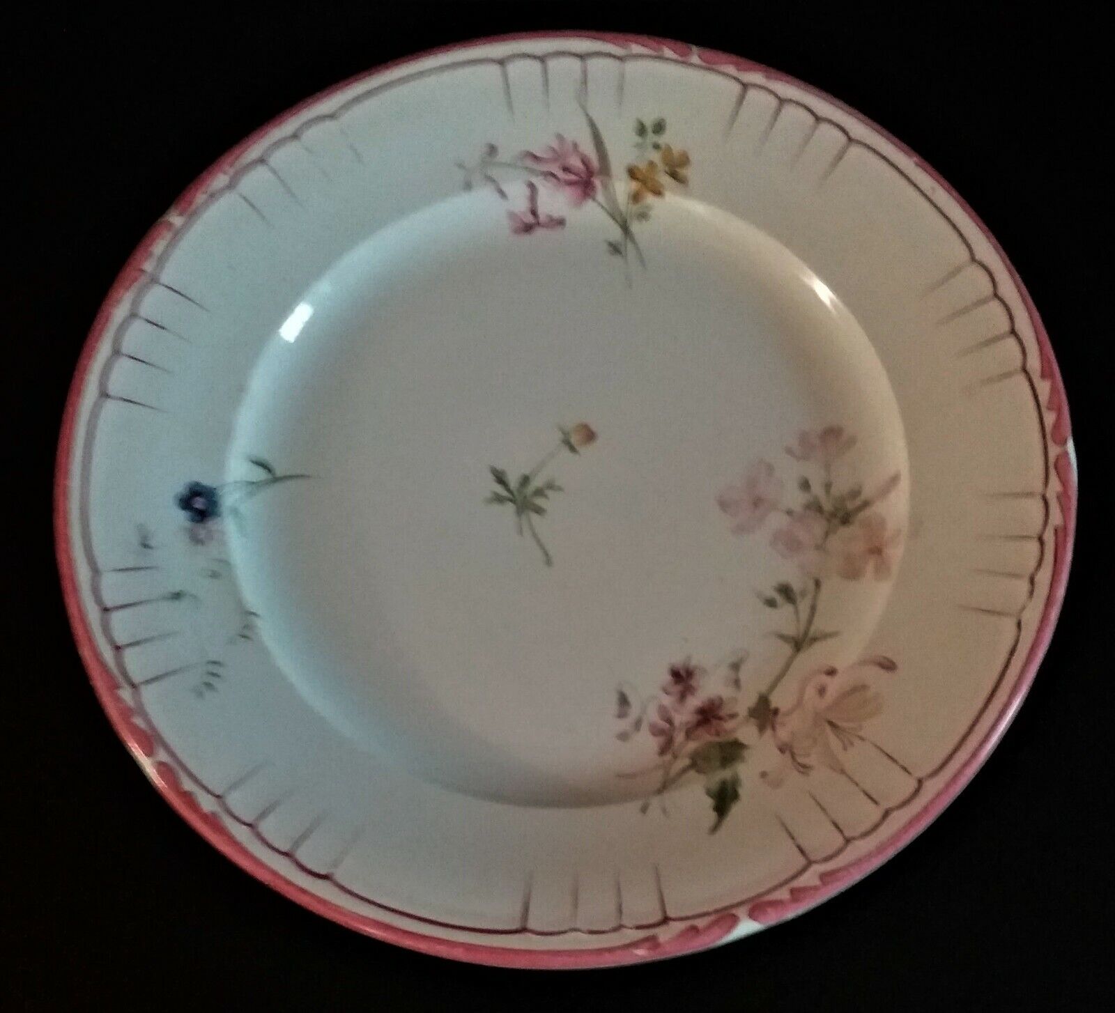 Flat earthenware plate by choisy le roi for au vase étrusque paris