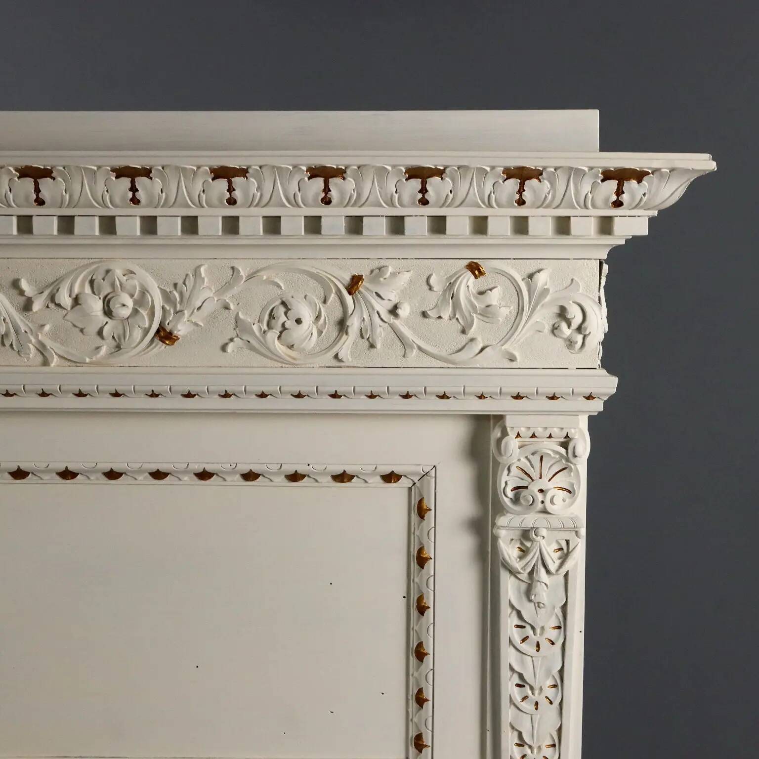 Lit ancien de style néo-Renaissance en peuplier sculpté, XXe siècle