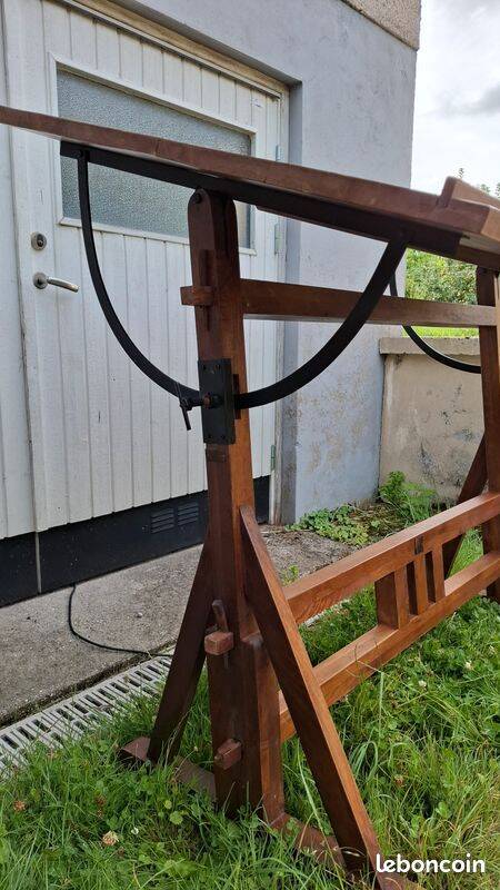 Chaise haute pour table à dessin