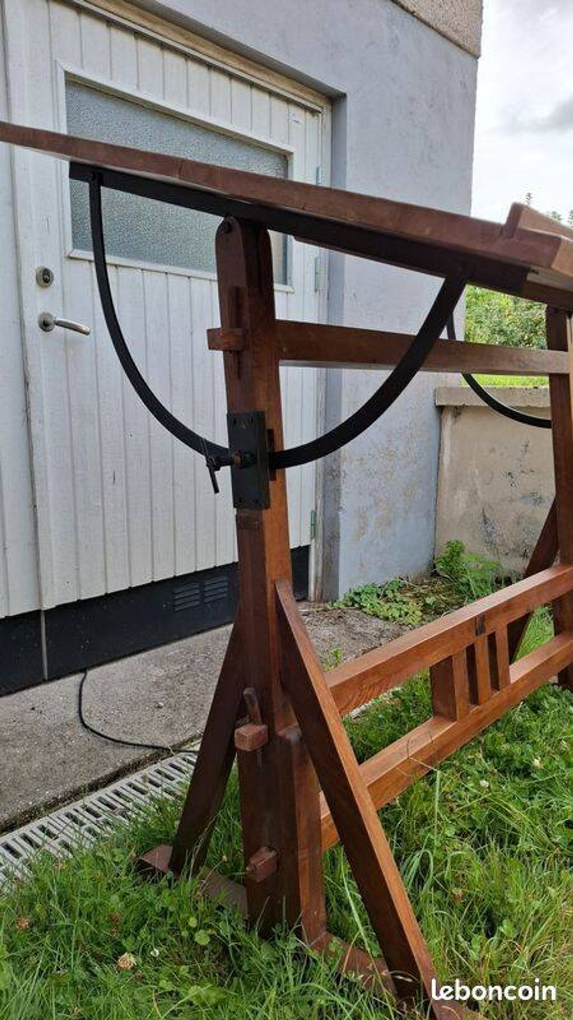 Chaise haute pour table à dessin