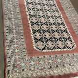 Handmade wool Oriental rug from Pakistan