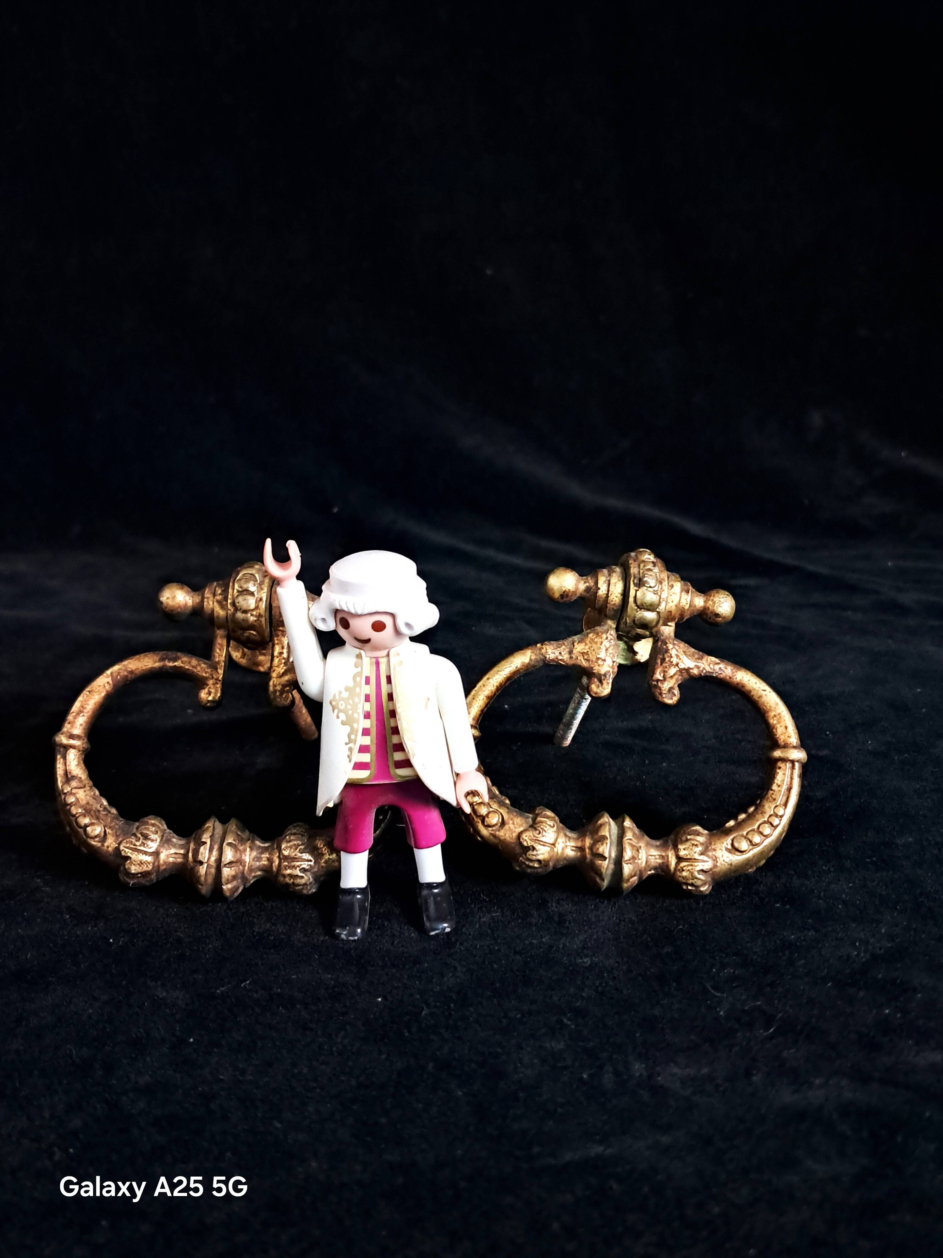 Pair of antique drop handles in gilded bronze.