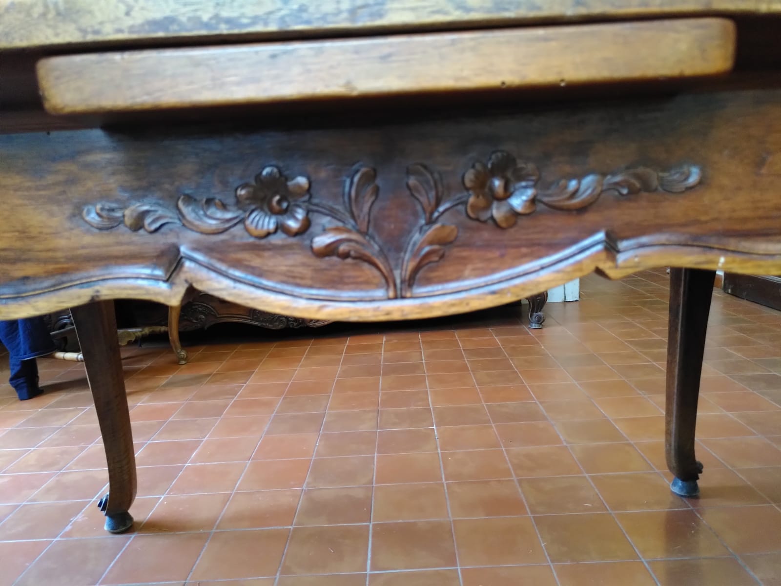 Dining table with extensions