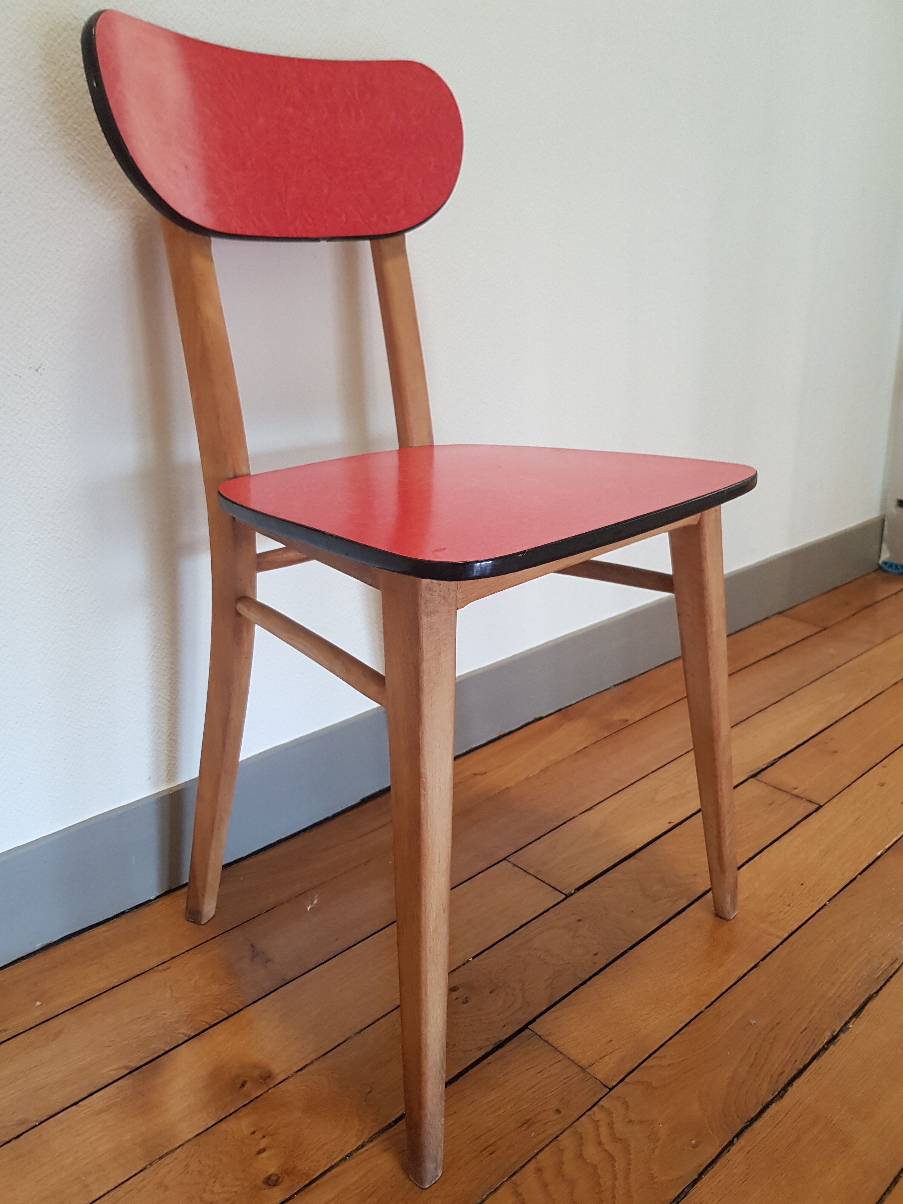 Chaise bois et formica