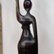 Statuette femme portant une jarre en bois 47cm