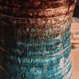 Stoneware ceramic vase with color gradient from the Accolay workshop
