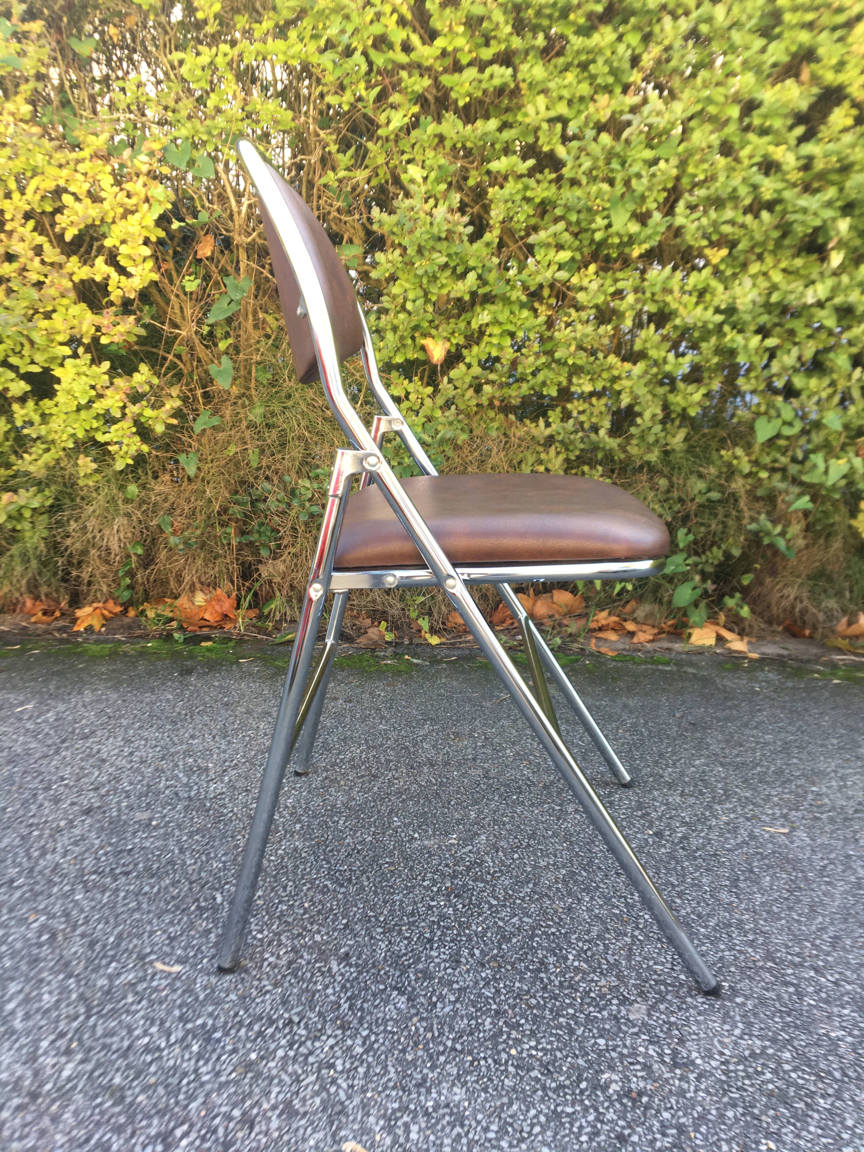 Set de 6 chaises pliantes acier et similicuir 70’s