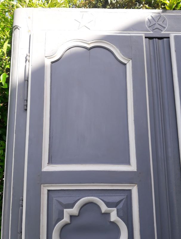 Lyon's 18th-18th-painted walnut façade rechampi