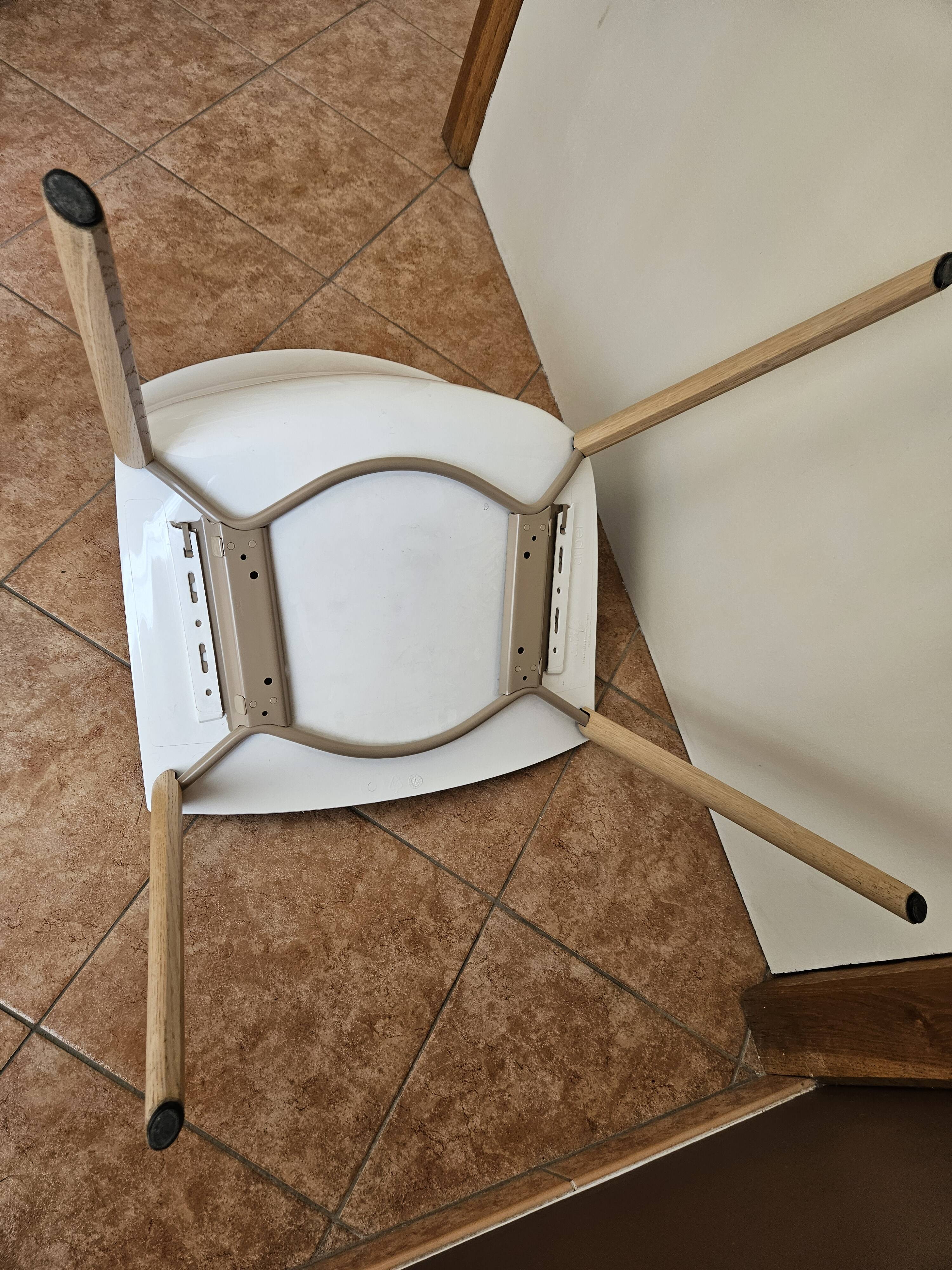 Arper Catifa 46 Chair – Italian Design – Blue Fabric / White Shell & Base