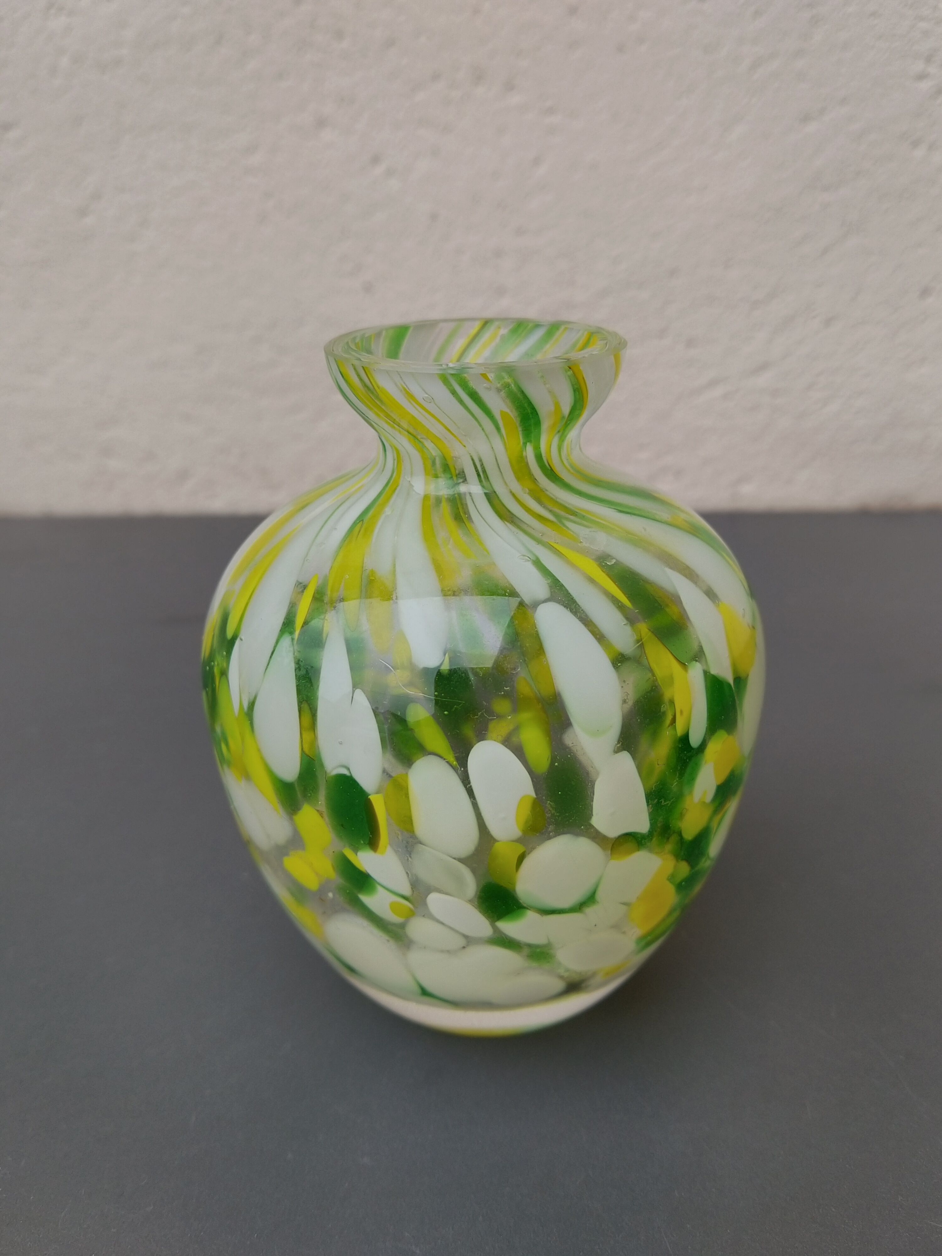 Vase vintage façon Clichy Murano à violettes