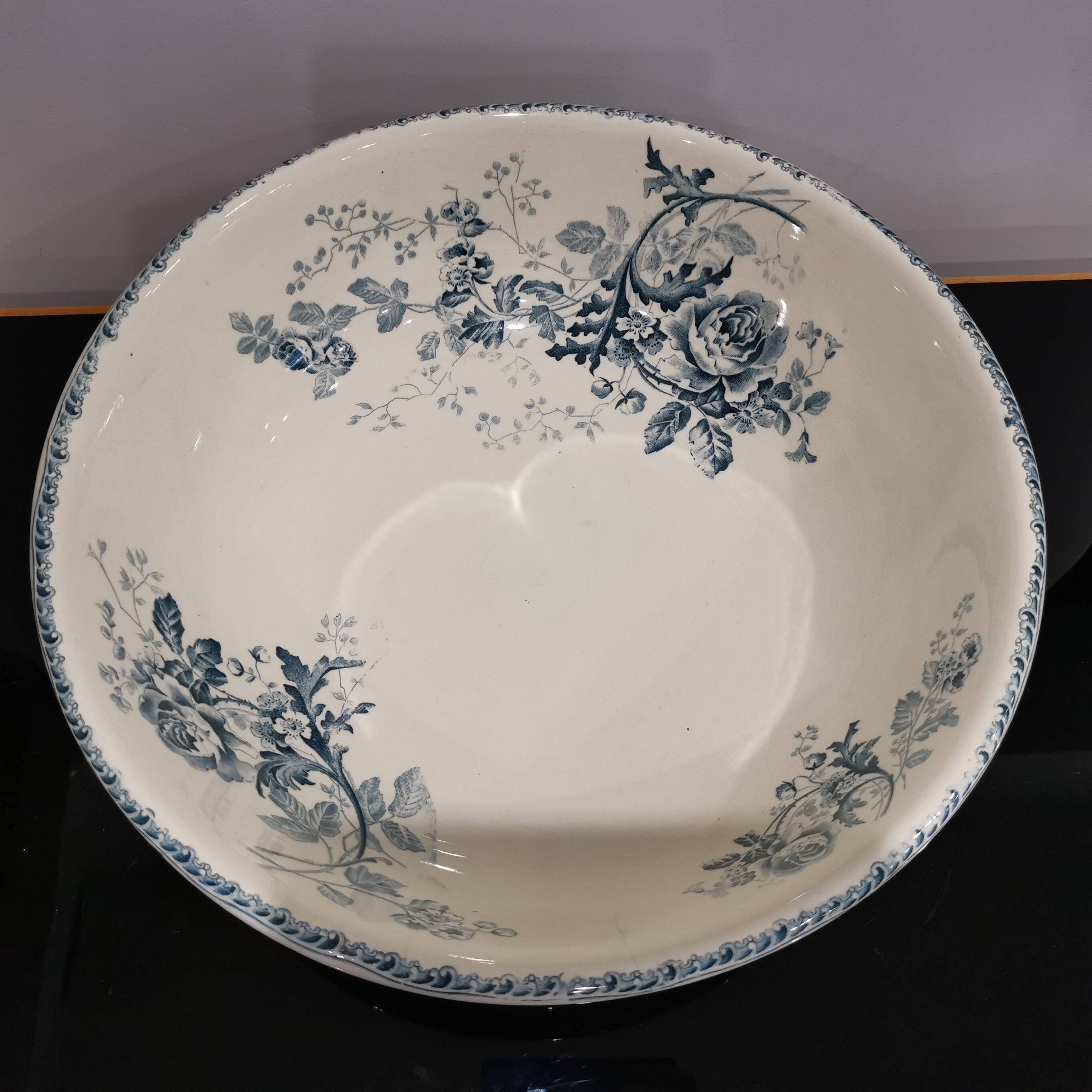 Old dish/ Terre De Fer basin Choisy-le-Roi E. Bourgeois