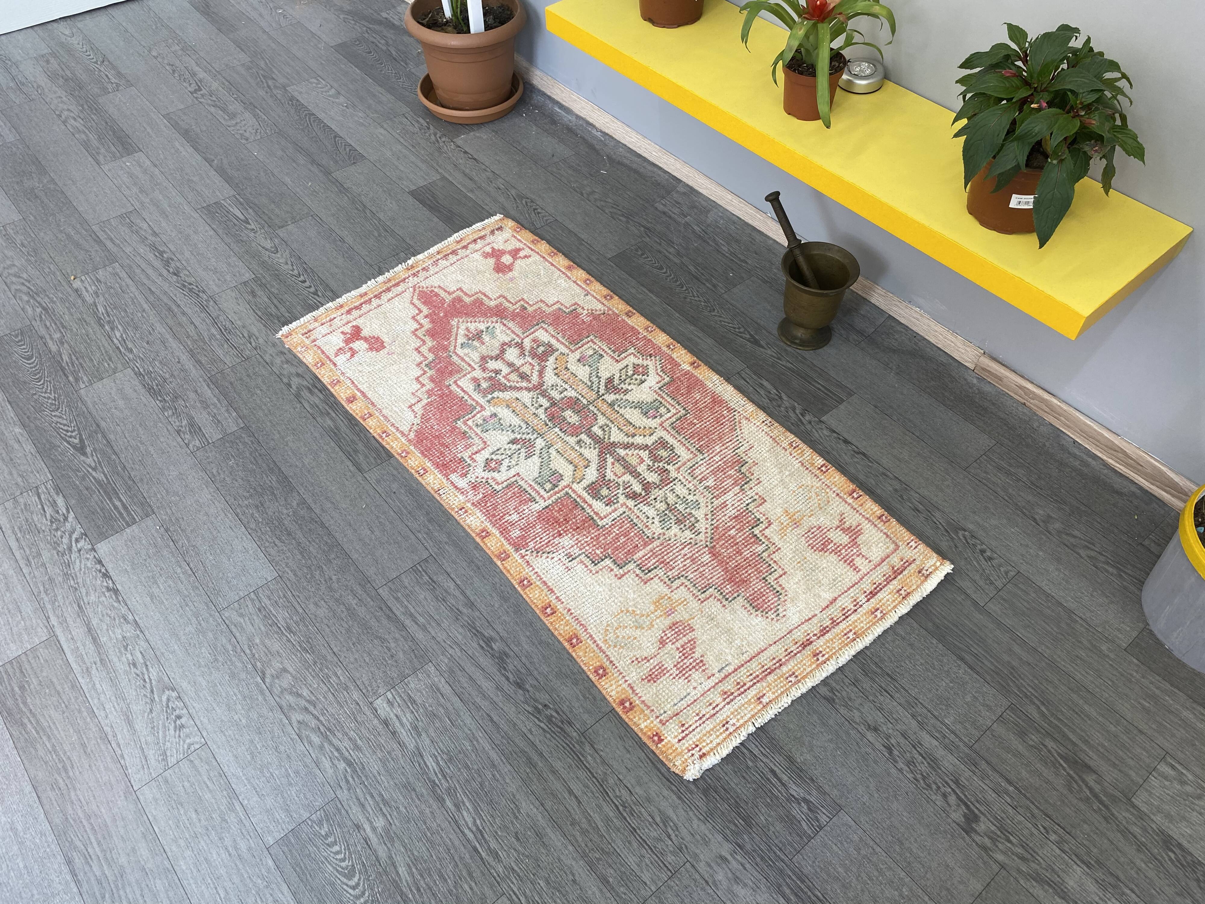 Farmhouse decor muted rug 104x50cm