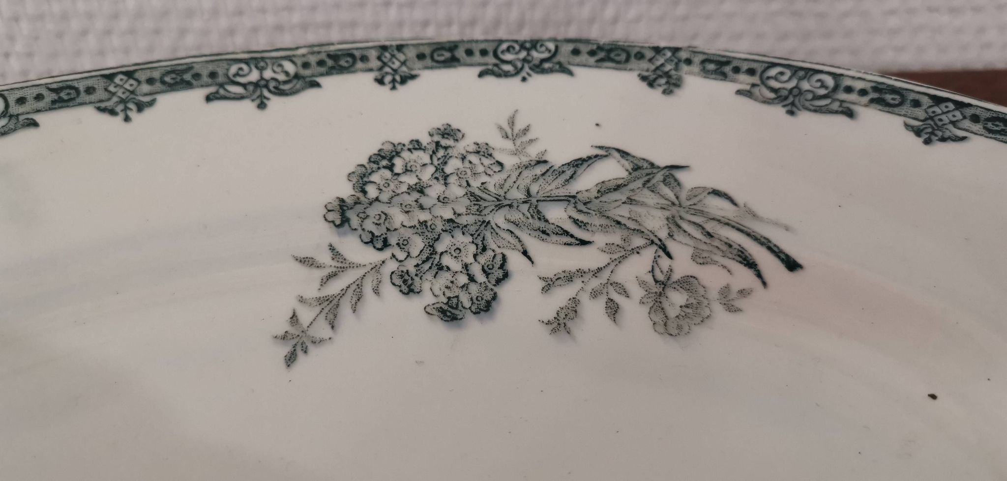 Ancien plat ovale terre de fer manufacture st amand modèle: daisy