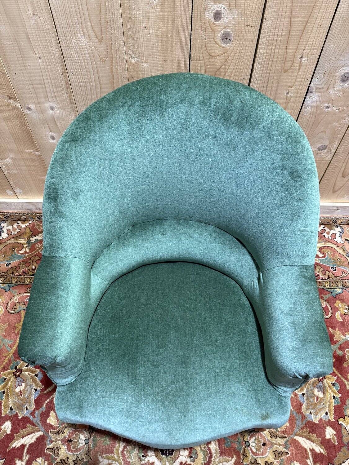 Napoleon III period crapaud armchair in green velvet.