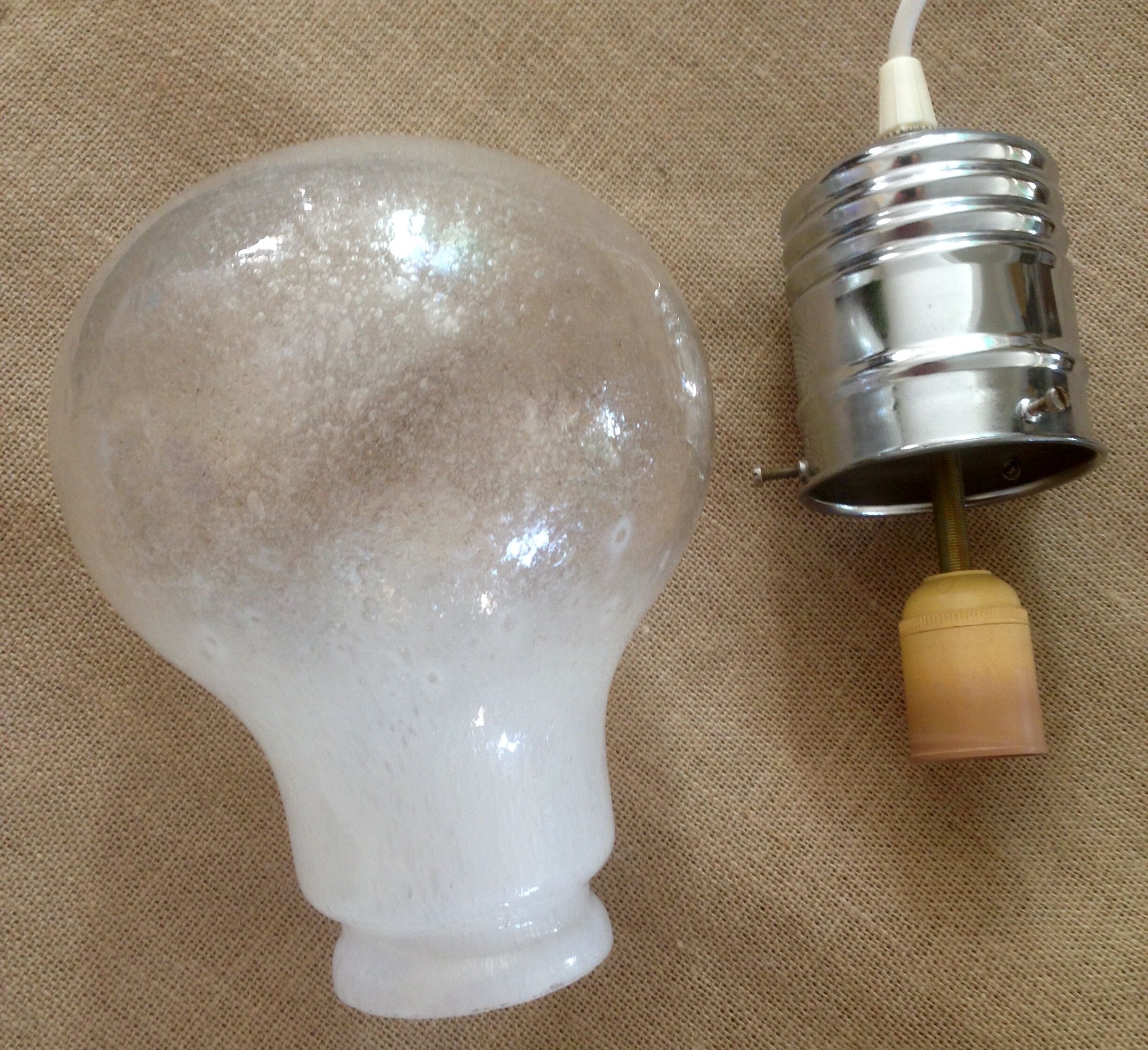 Suspension of the 1970s bubble glass ampoule