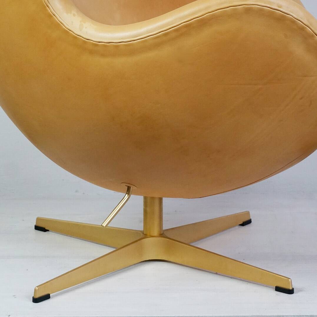 Leather Egg Chair by Arne Jacobsen for Fritz Hansen Limited Anniversary Edition