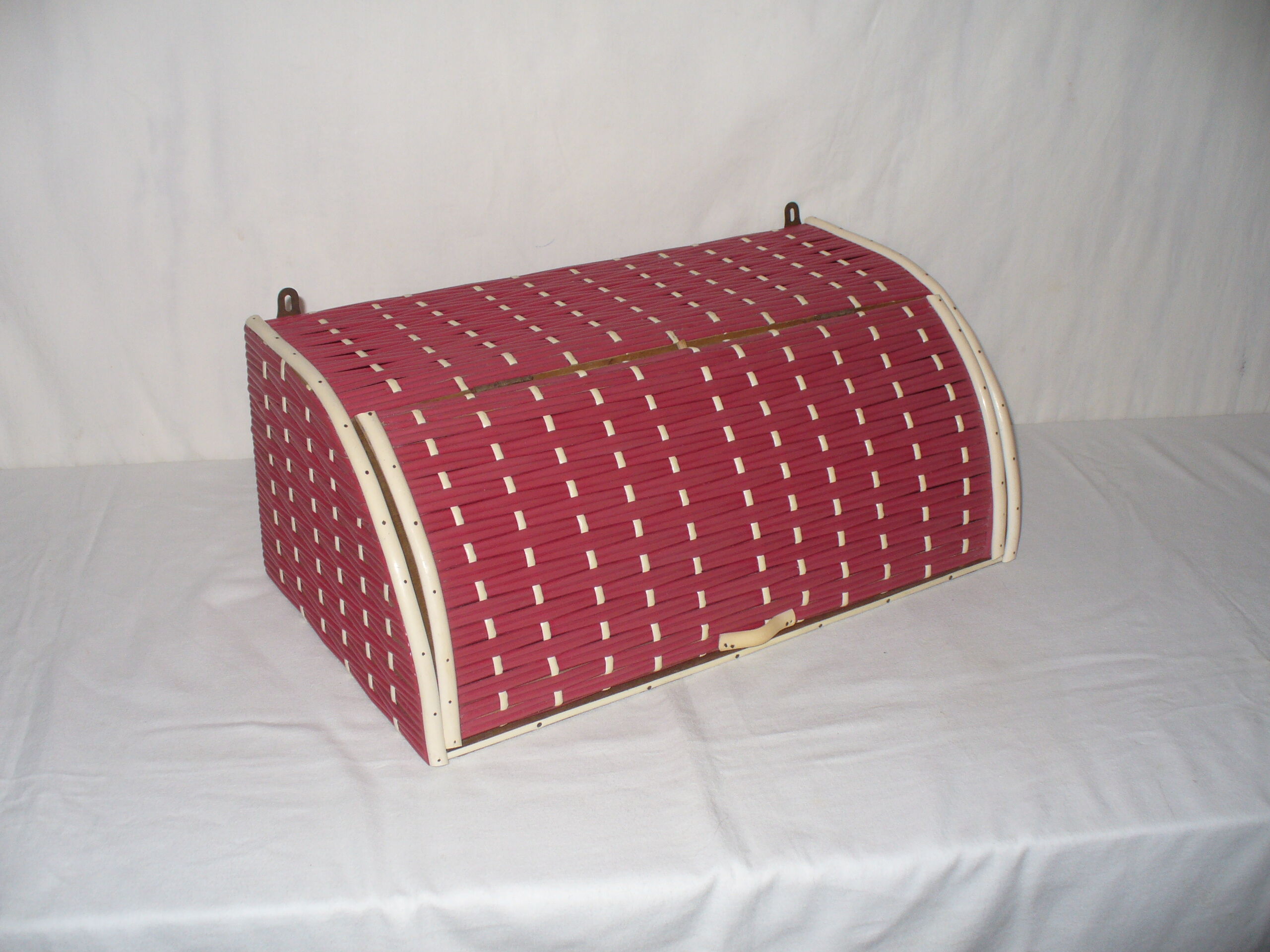 Side wall furniture scoubidou from the 50s