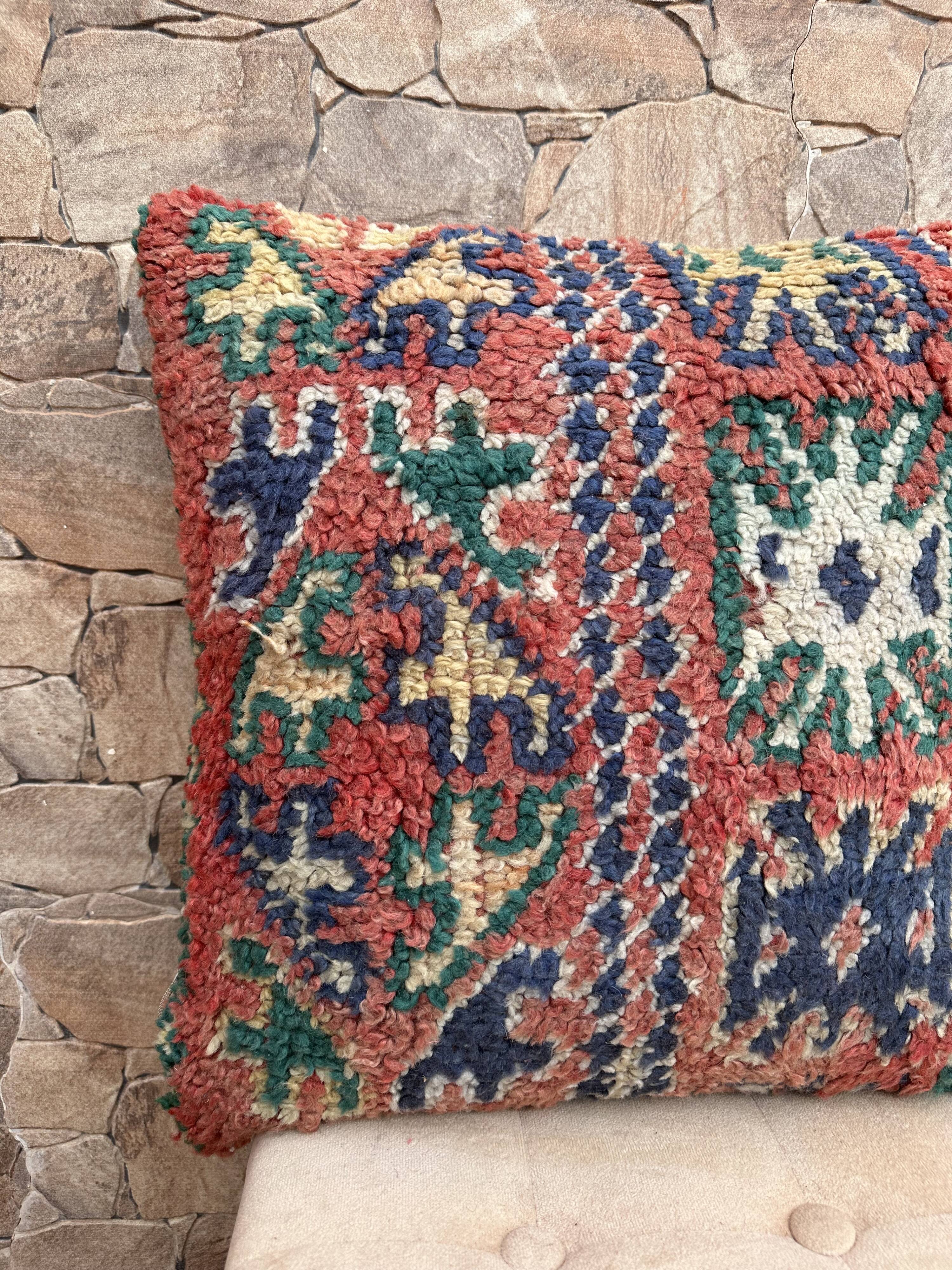 Vintage Berber cushion in purple wool handmade in Morocco