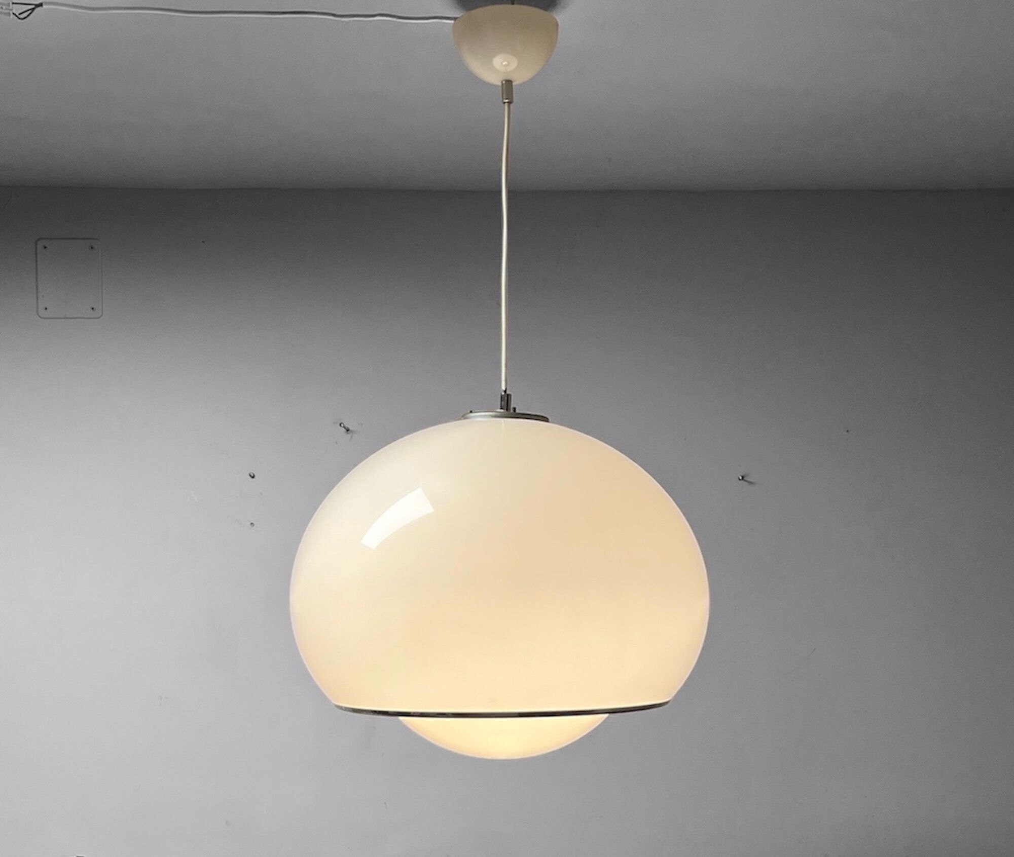 Iconic large space age lamp 'bud' 2223/2 by harvey guzzini, 60s