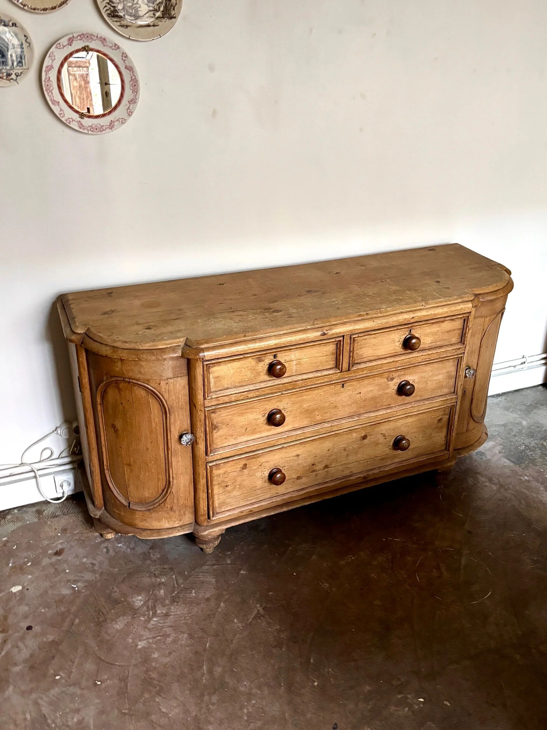 English half-moon sideboard, 2 doors and 4 drawers in light wood, 1930.