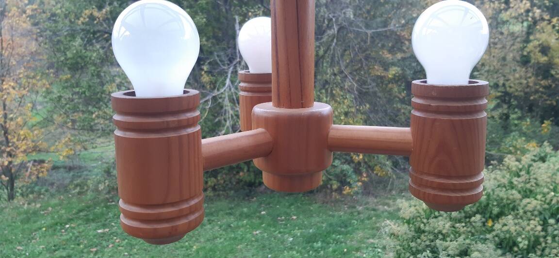 Scandinavian wooden turned pendant light, 70s/80s, chalet spirit.