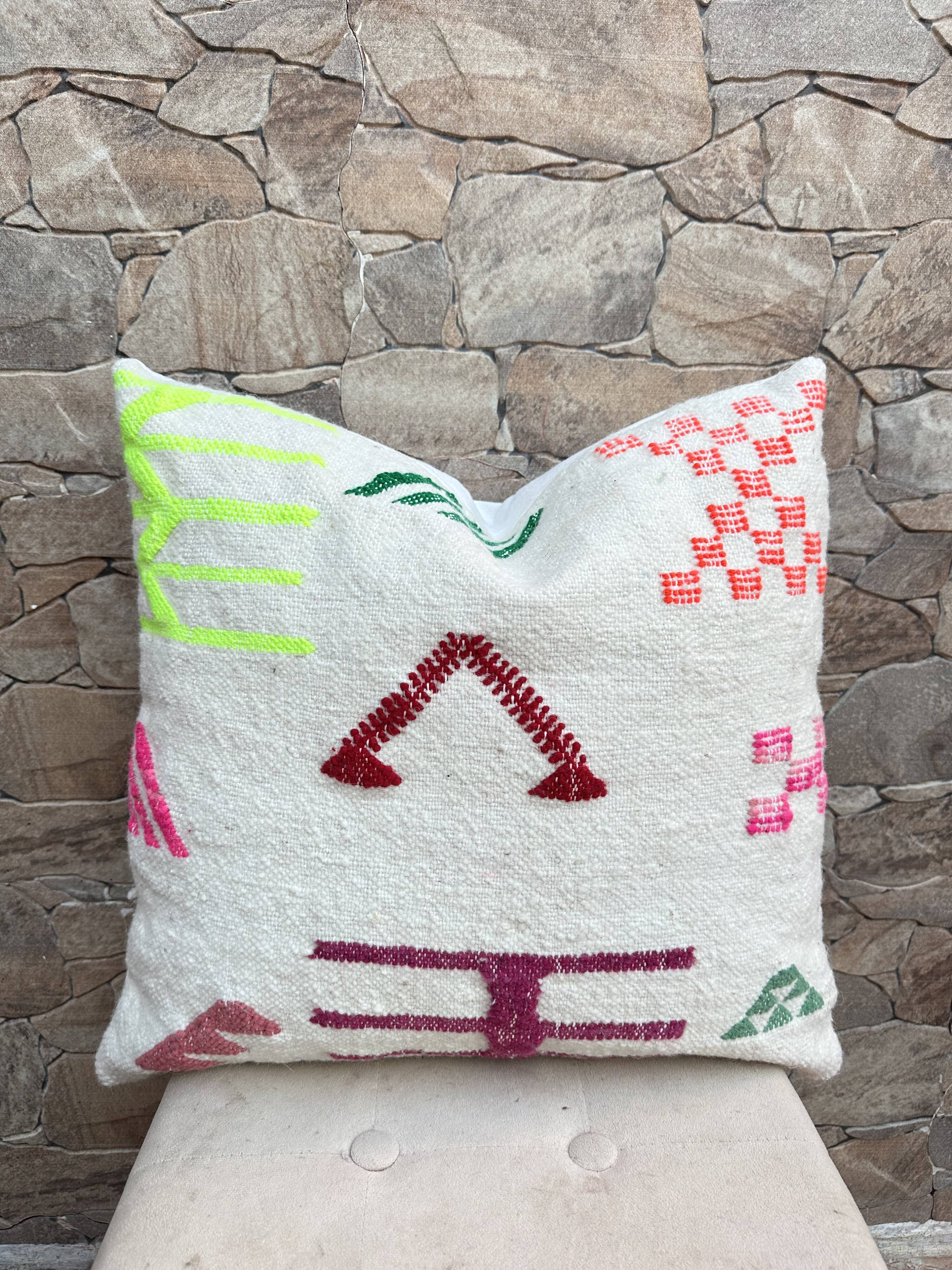 Handmade Berber wool cushion: Moroccan Kilim cushion (45x45cm)