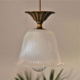 Suspension in striated glass and gilded metal