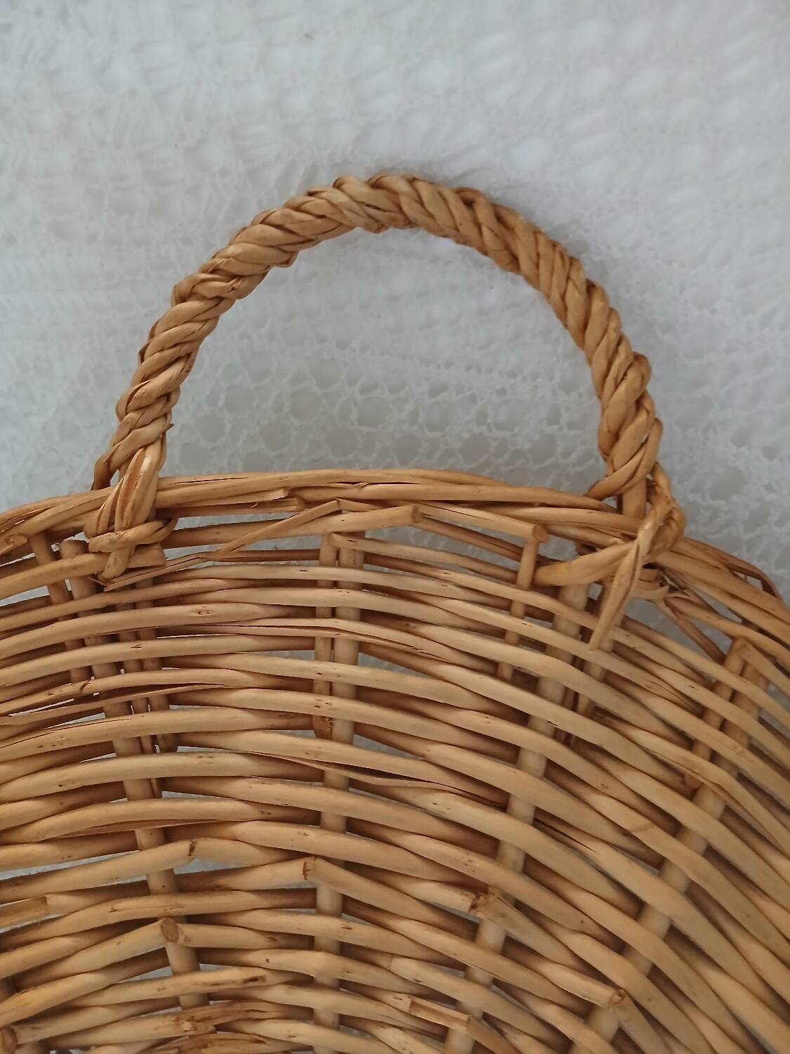 Rattan/wicker wall basket