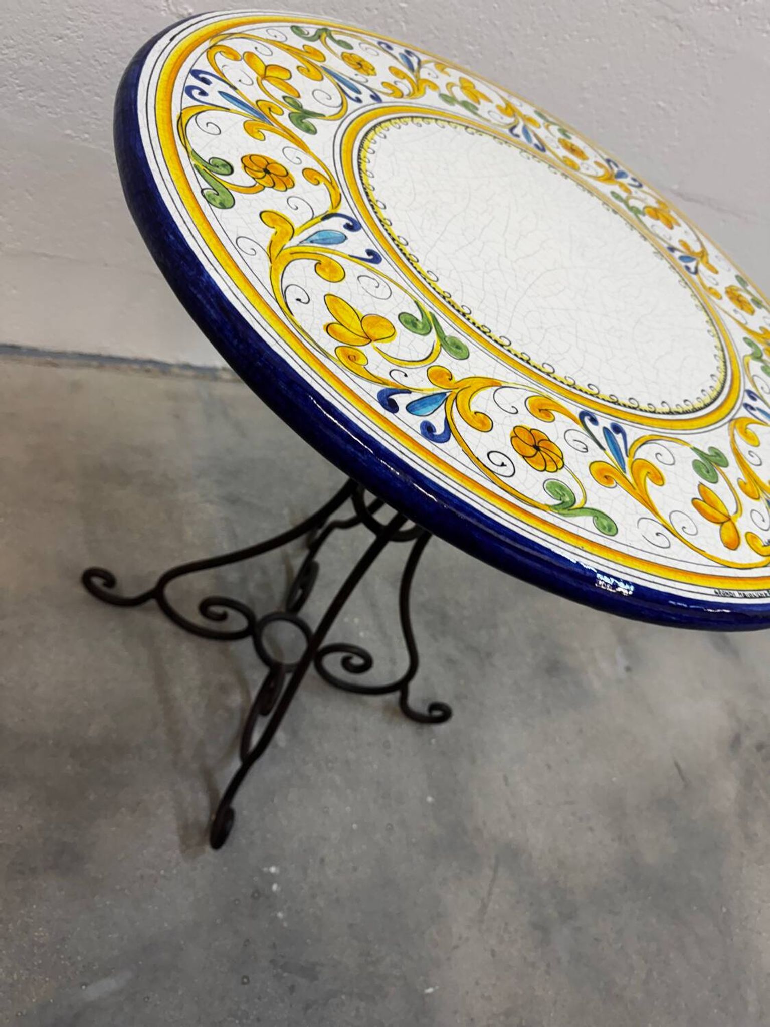 Outdoor table signed Grandi Maioliche Ficola hand-painted Italy