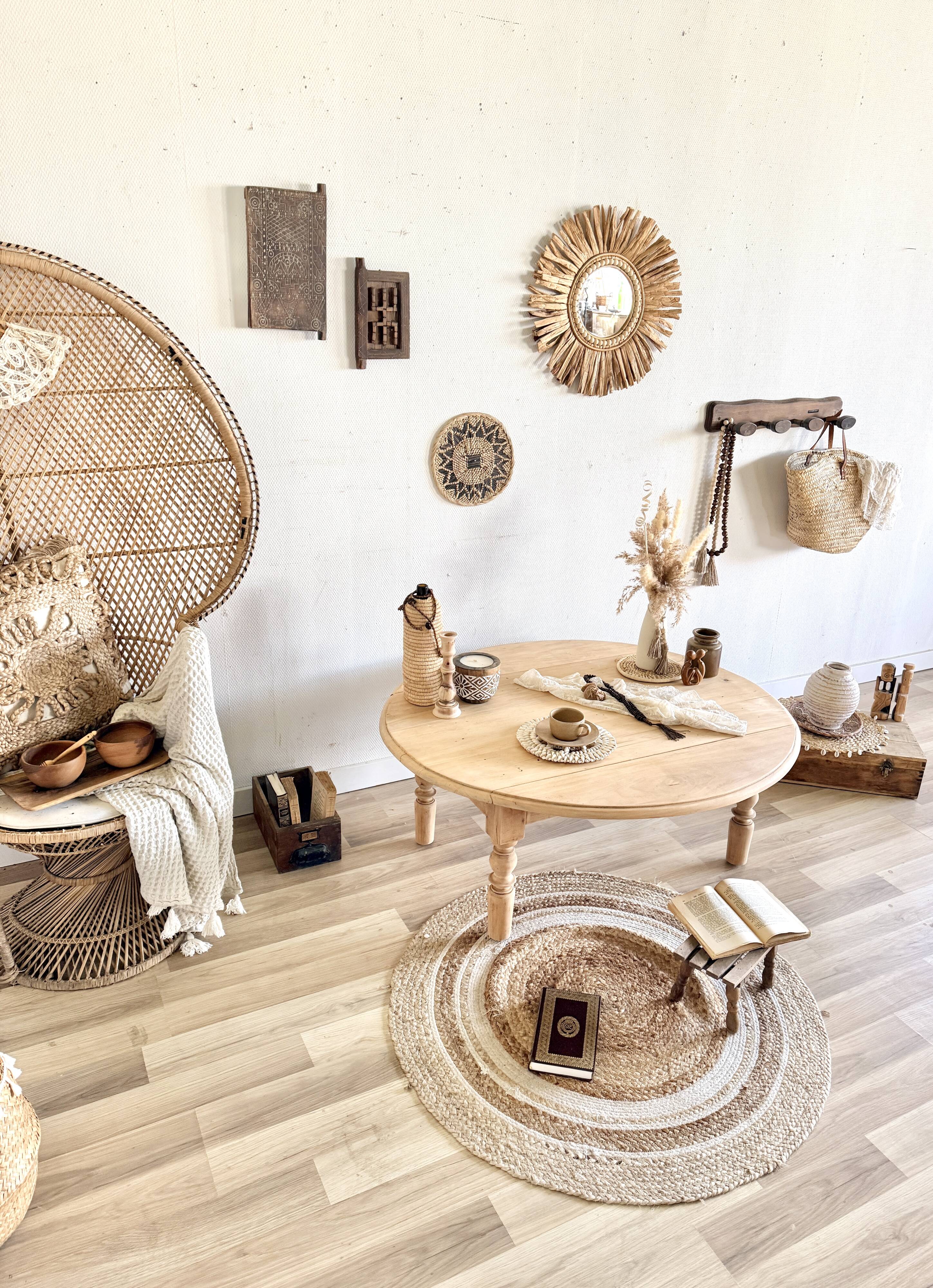 Folding coffee table