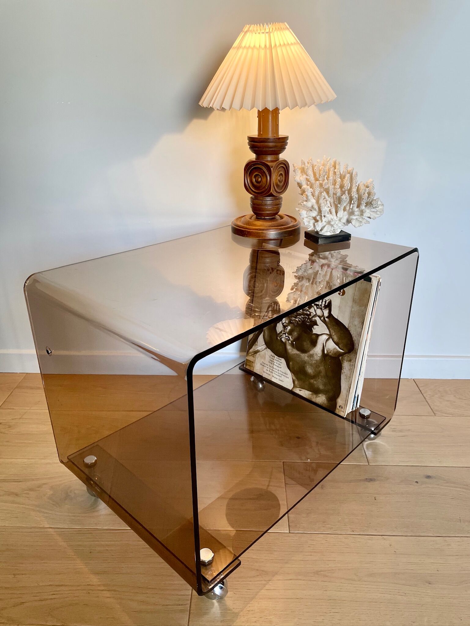 Smoked plexi cube on wheels