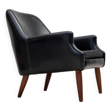 Fauteuil danois des années 1970, en simili cuir, avec des pieds en bois de teck.