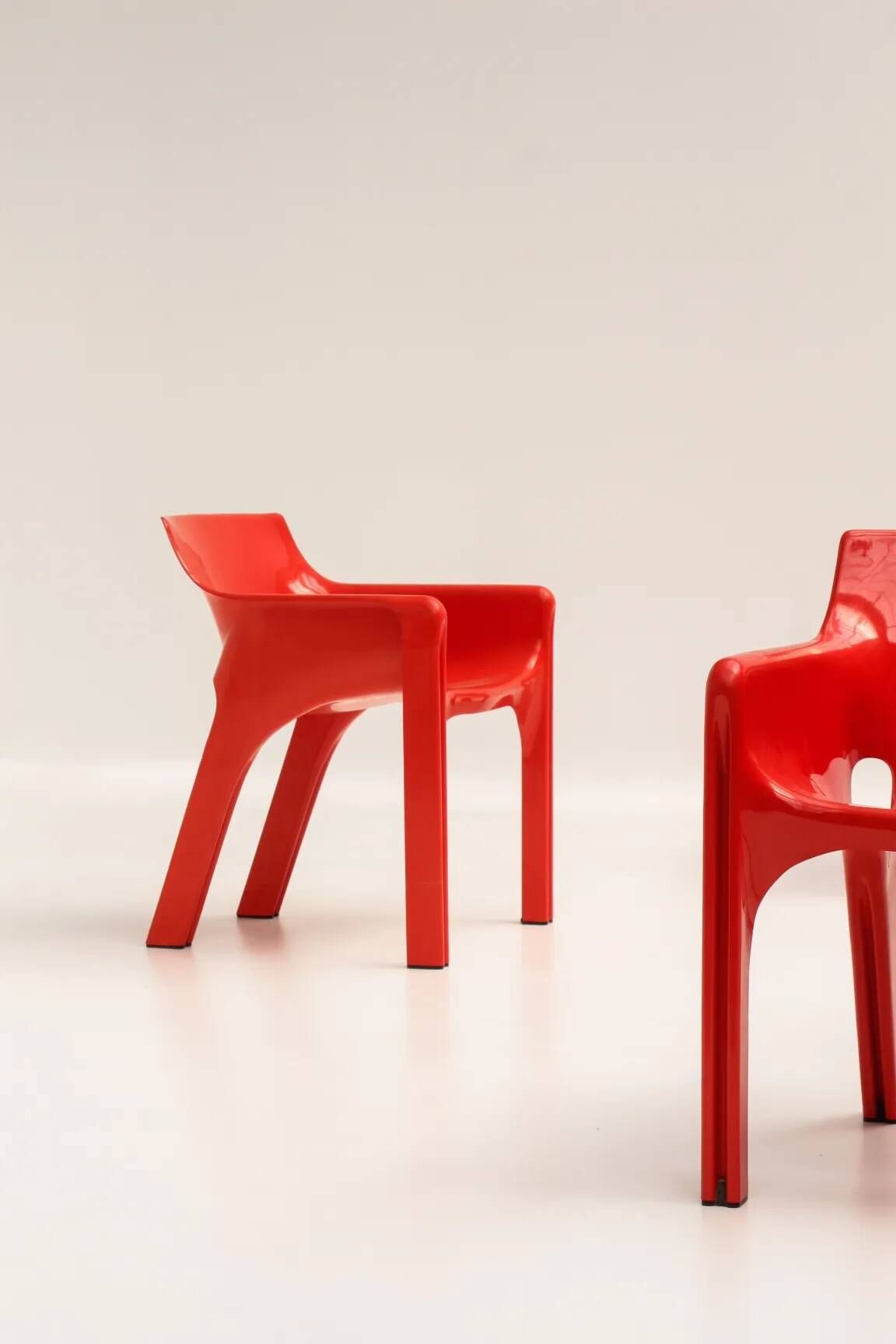 Set of 4 red "Gaudi" armchairs by Vico Magistretti for Artemide