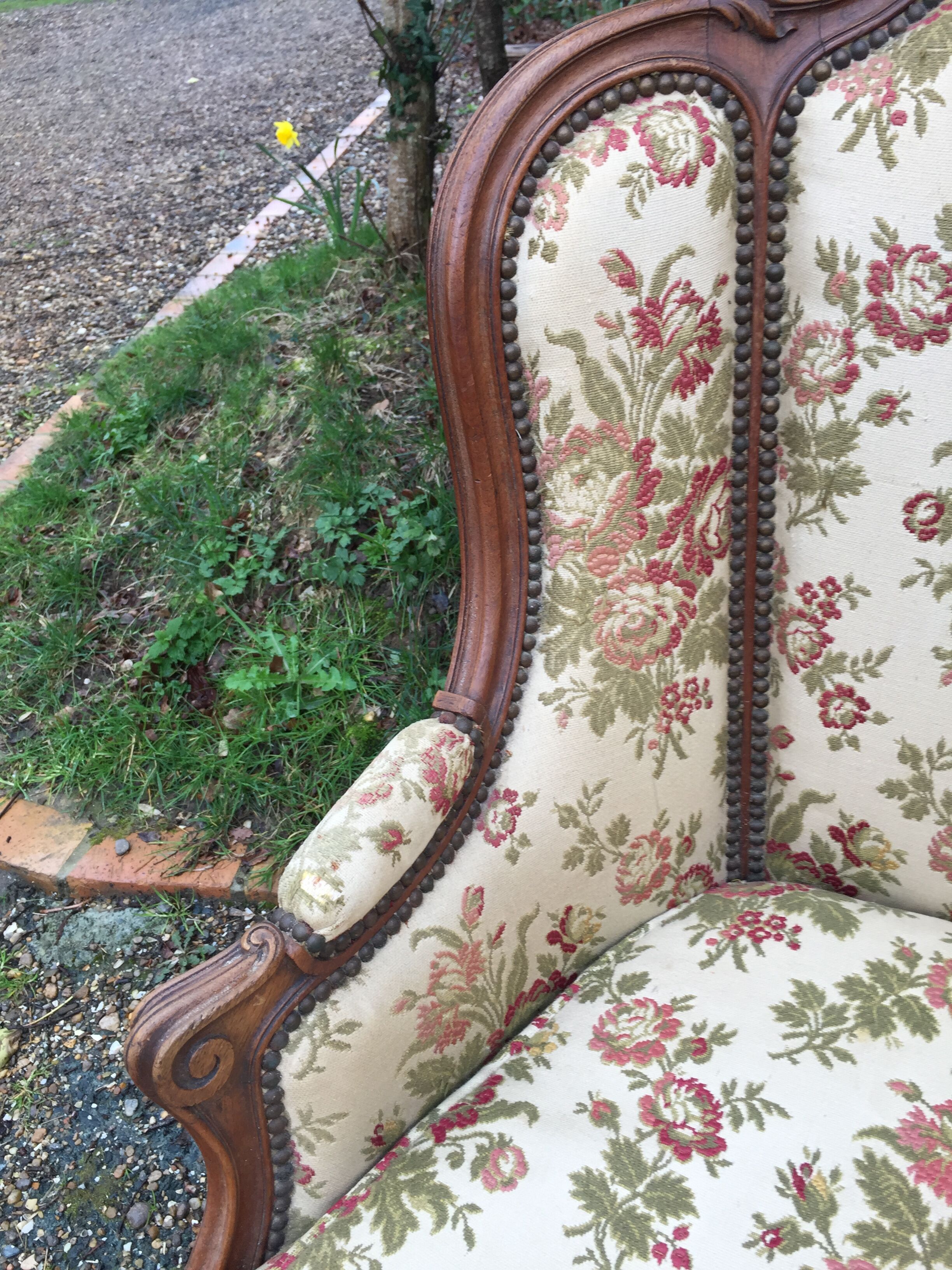Fauteuil Louis XV dit rocaille en noyer