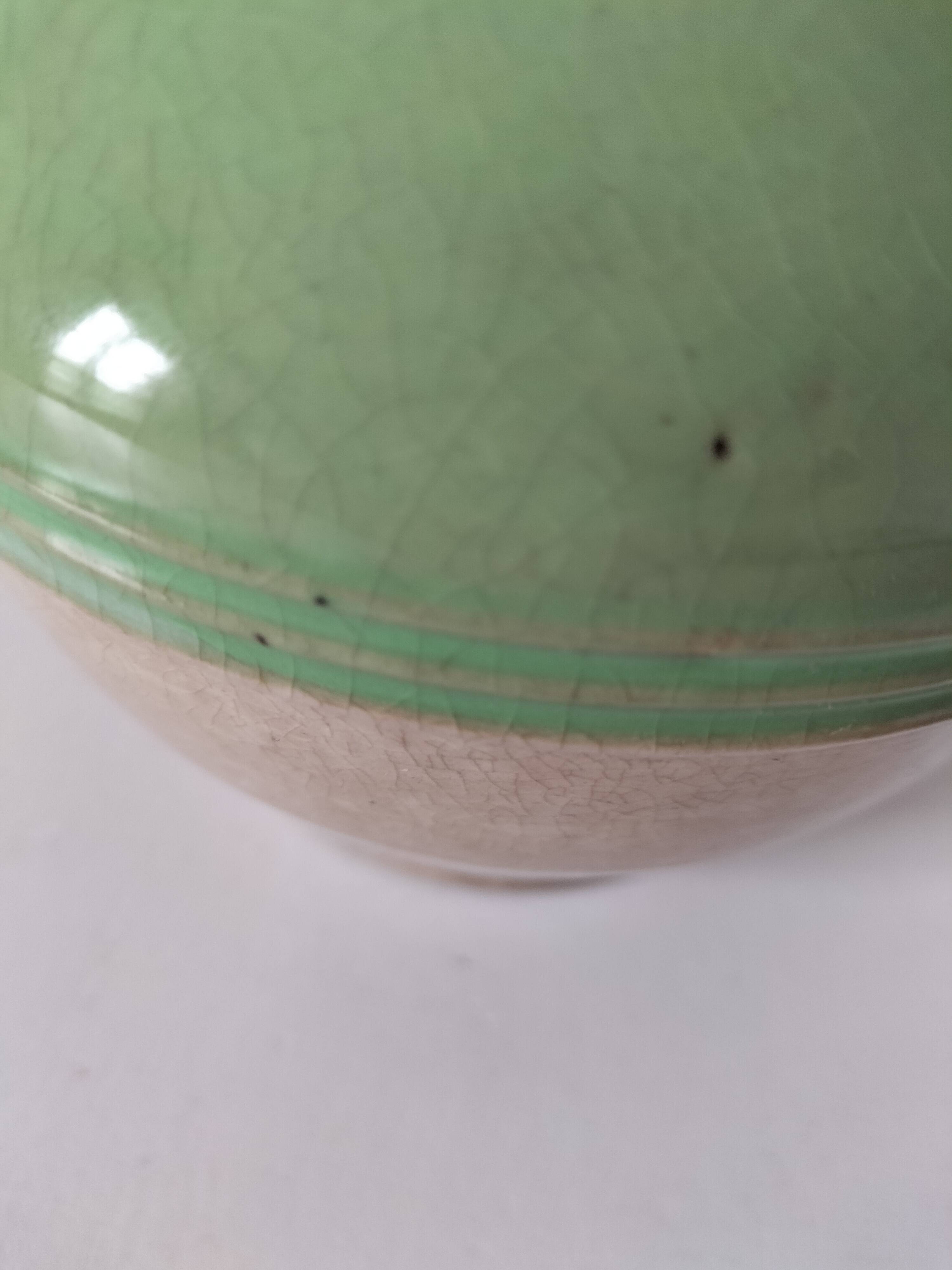 Cruche en terre vernissée verte artisanale vintage