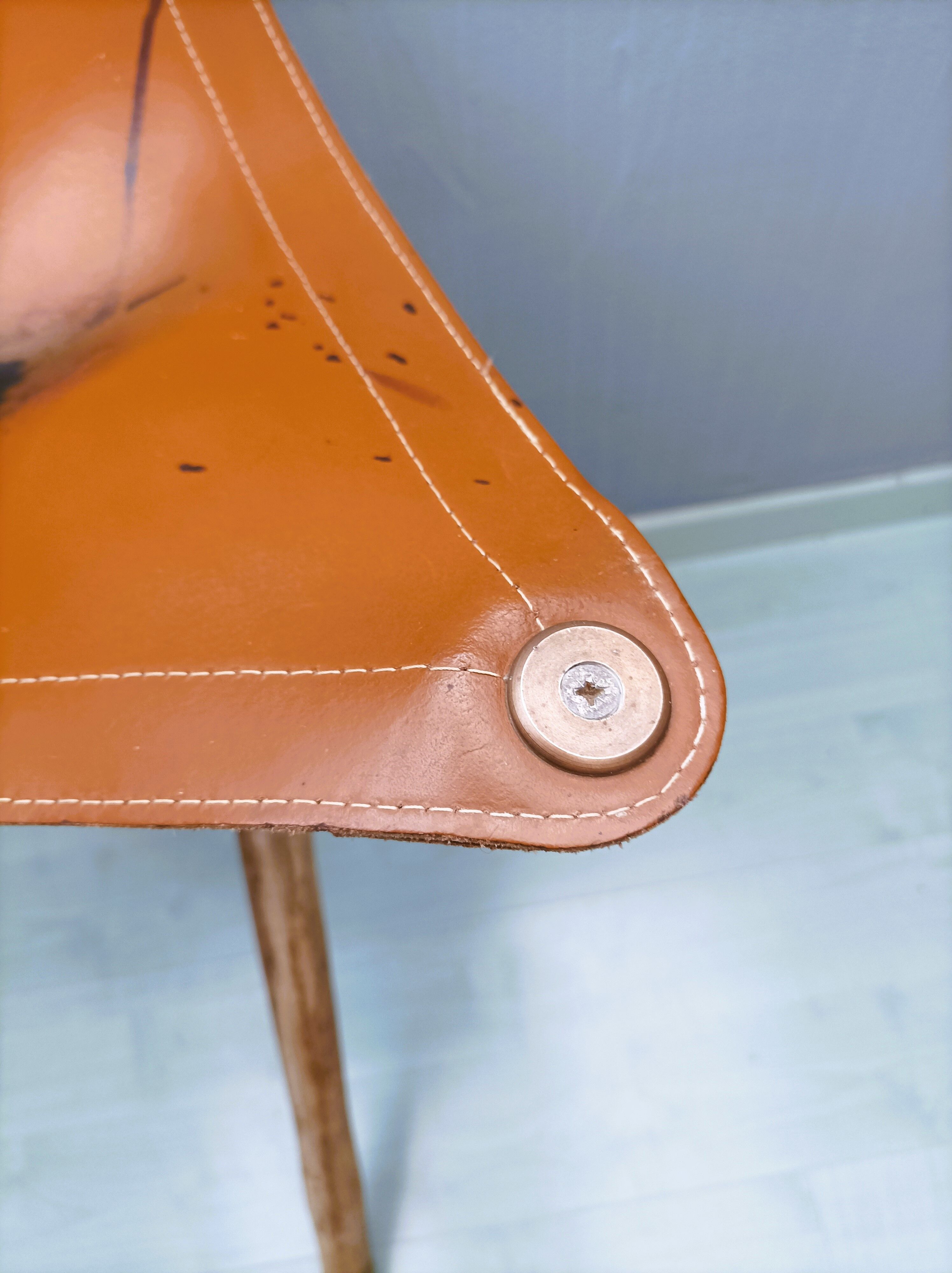 Foldable tripod stool