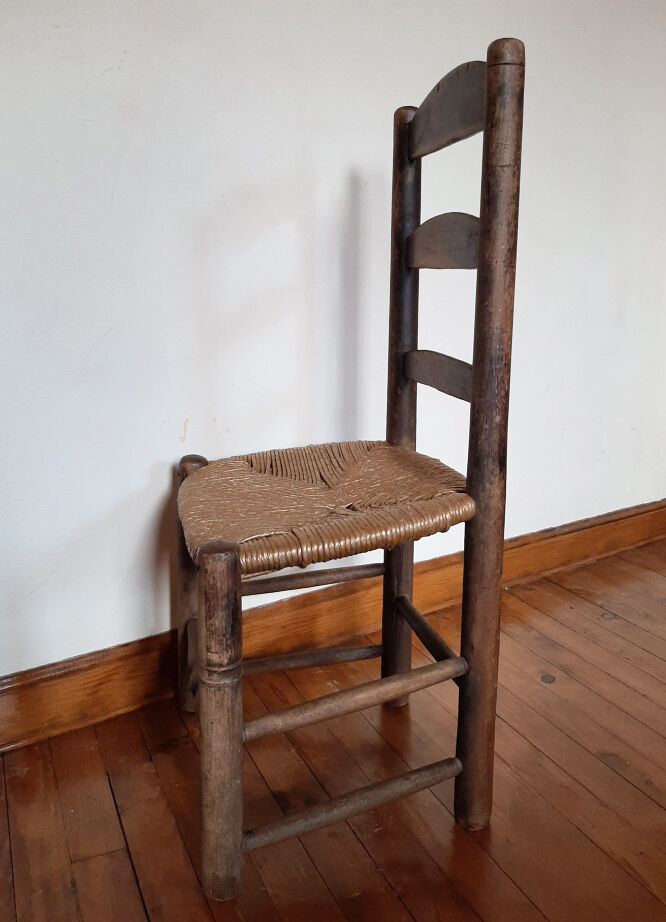Chaise en bois et paille ancienne