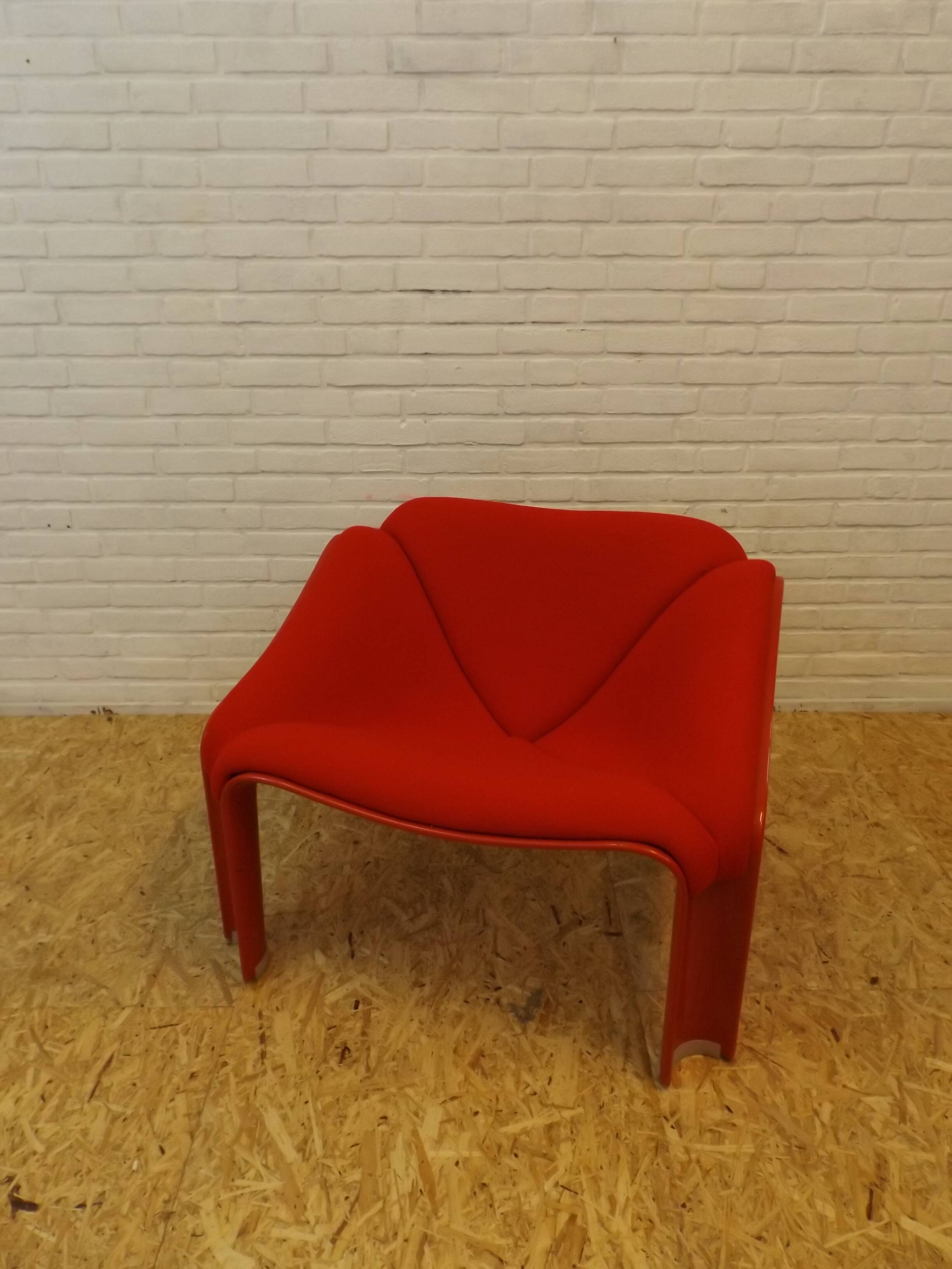 Artifort F300 armchair