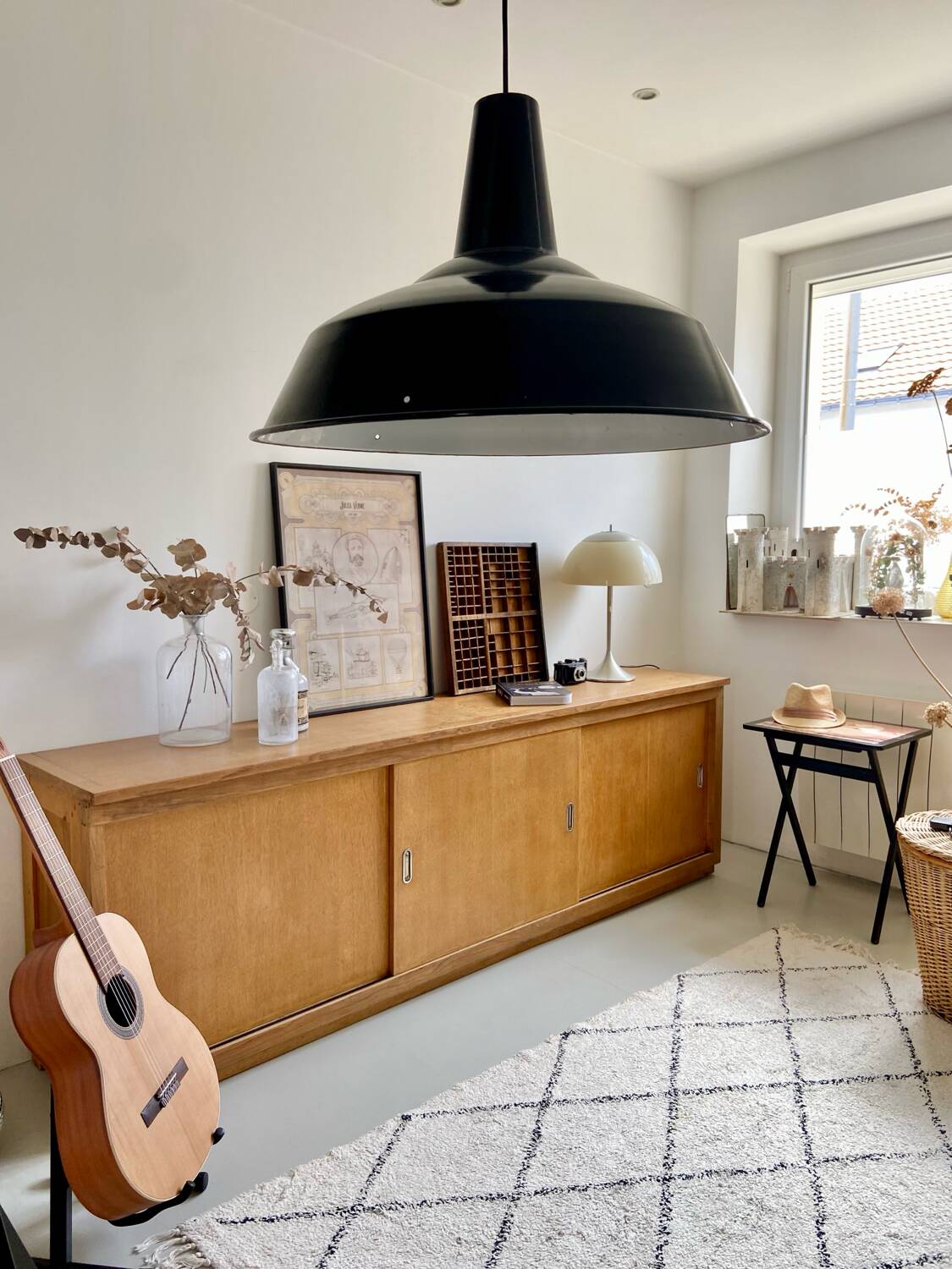 Meuble de métier de chapelière – Enfilade vintage restaurée