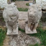 Paire de lions de jardin en pierre ancien vintage