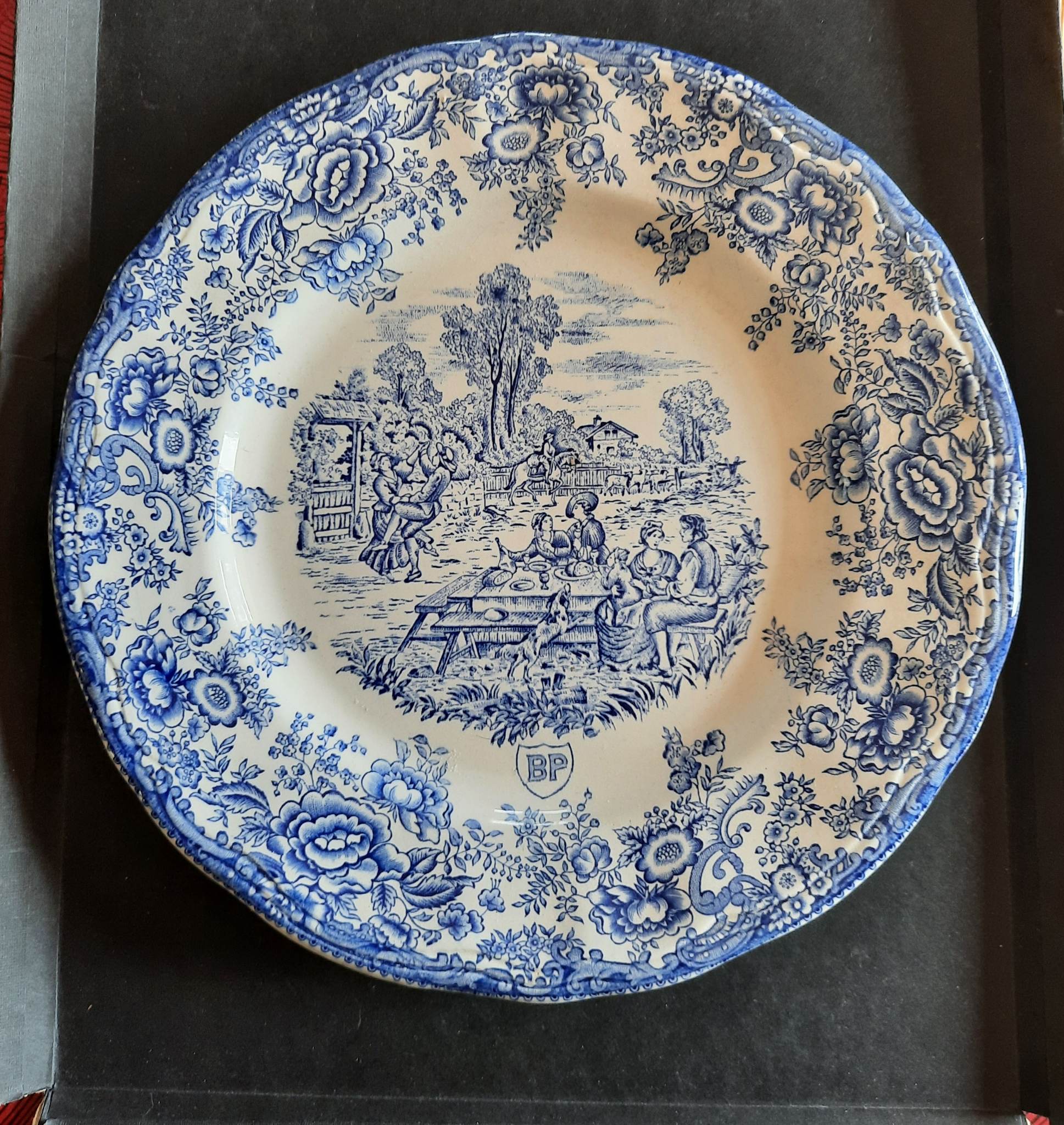 Vintage campaign scene plate