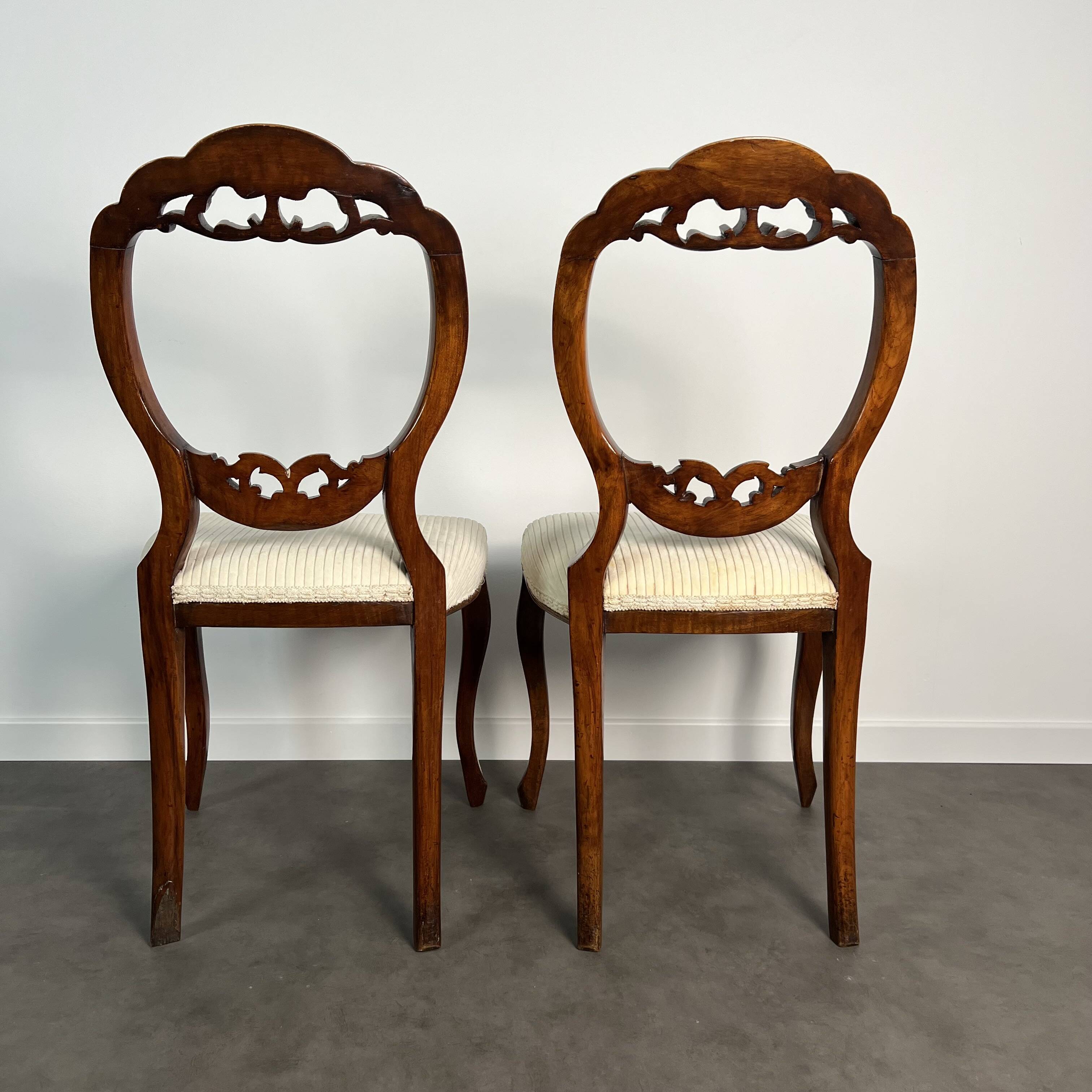 Pair of Victorian English chairs known as balloon chairs in solid mahogany.