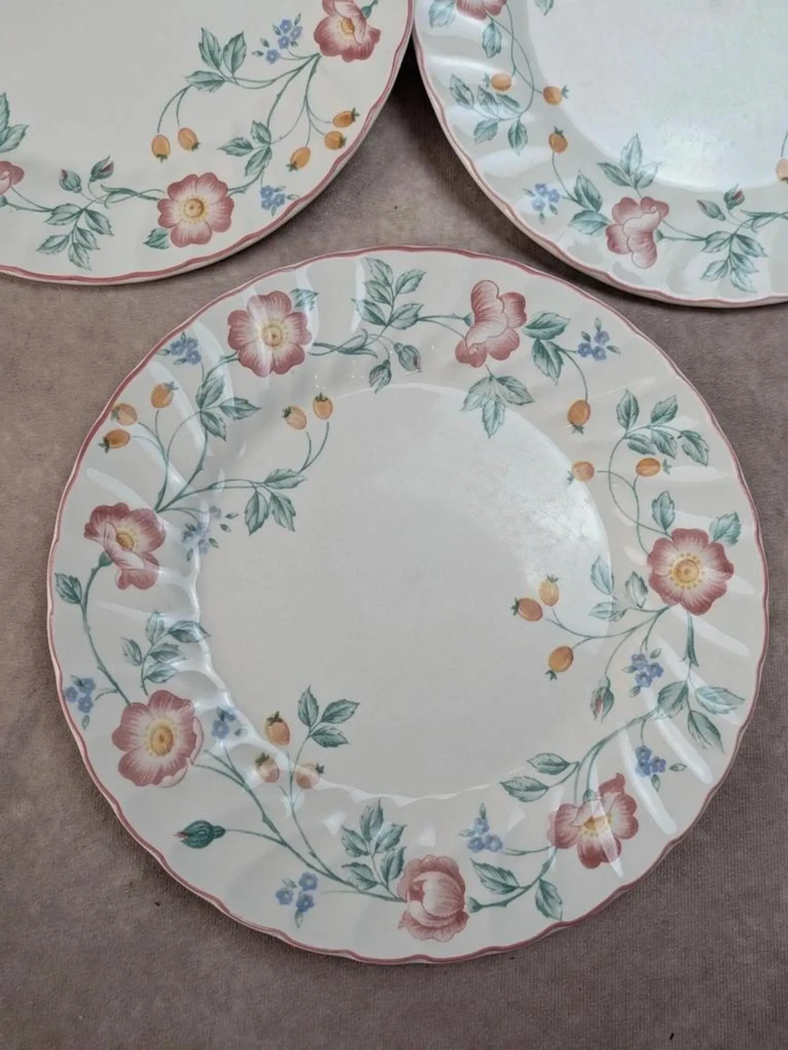 Set of 5 Churchill Briar Rose dinner plates – Vintage English earthenware