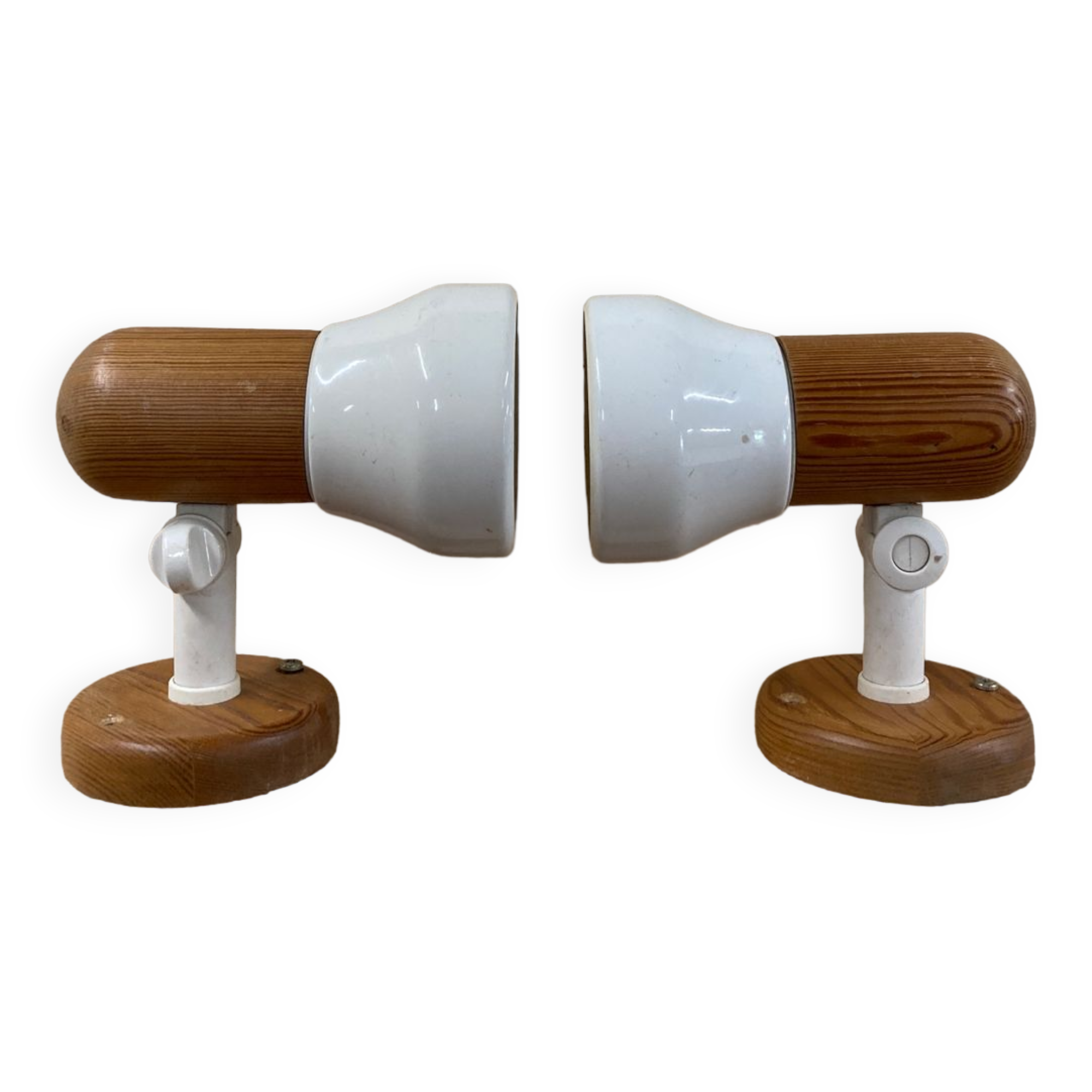 Pair of wall lights in pine and white metal 1980