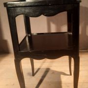 Chevet noir à 2 plateaux style Louis XV