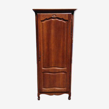 Armoire type bonnetière aménagée en penderie